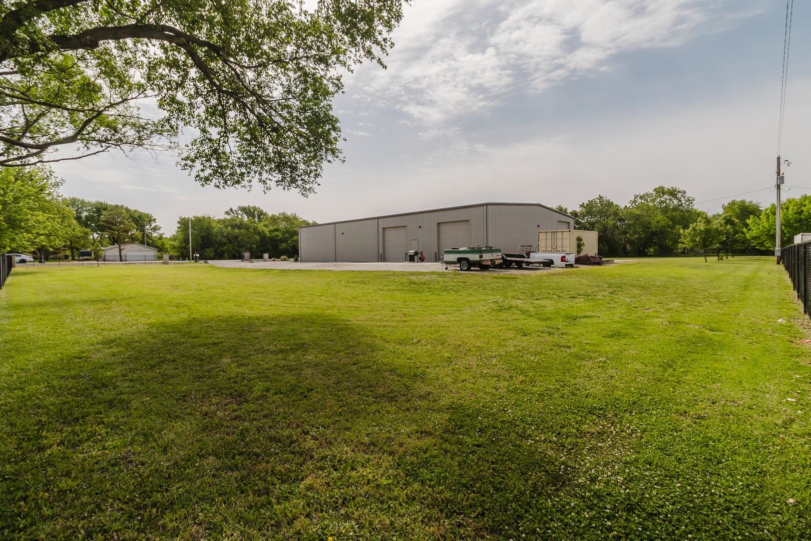 2325 S Crest Wichita KS 67207