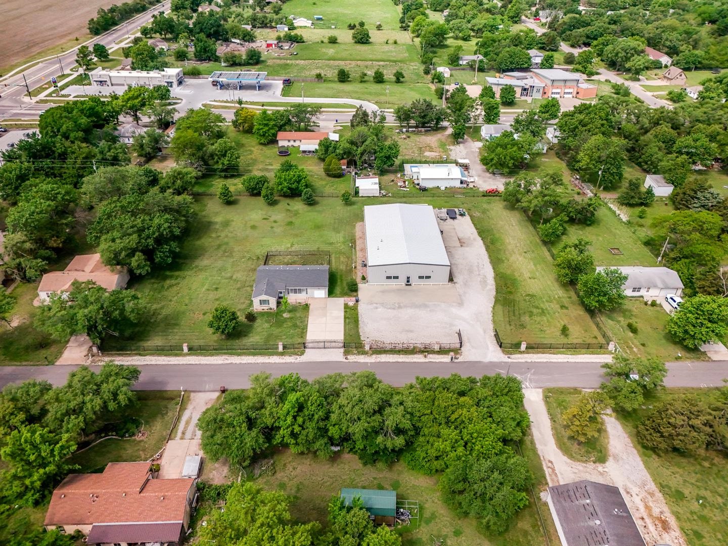 2325 S Crest Wichita KS 67207