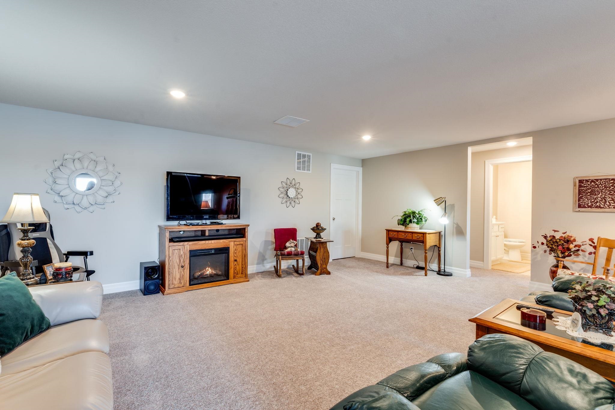 918 N Bayshore Street Wichita KS 67212