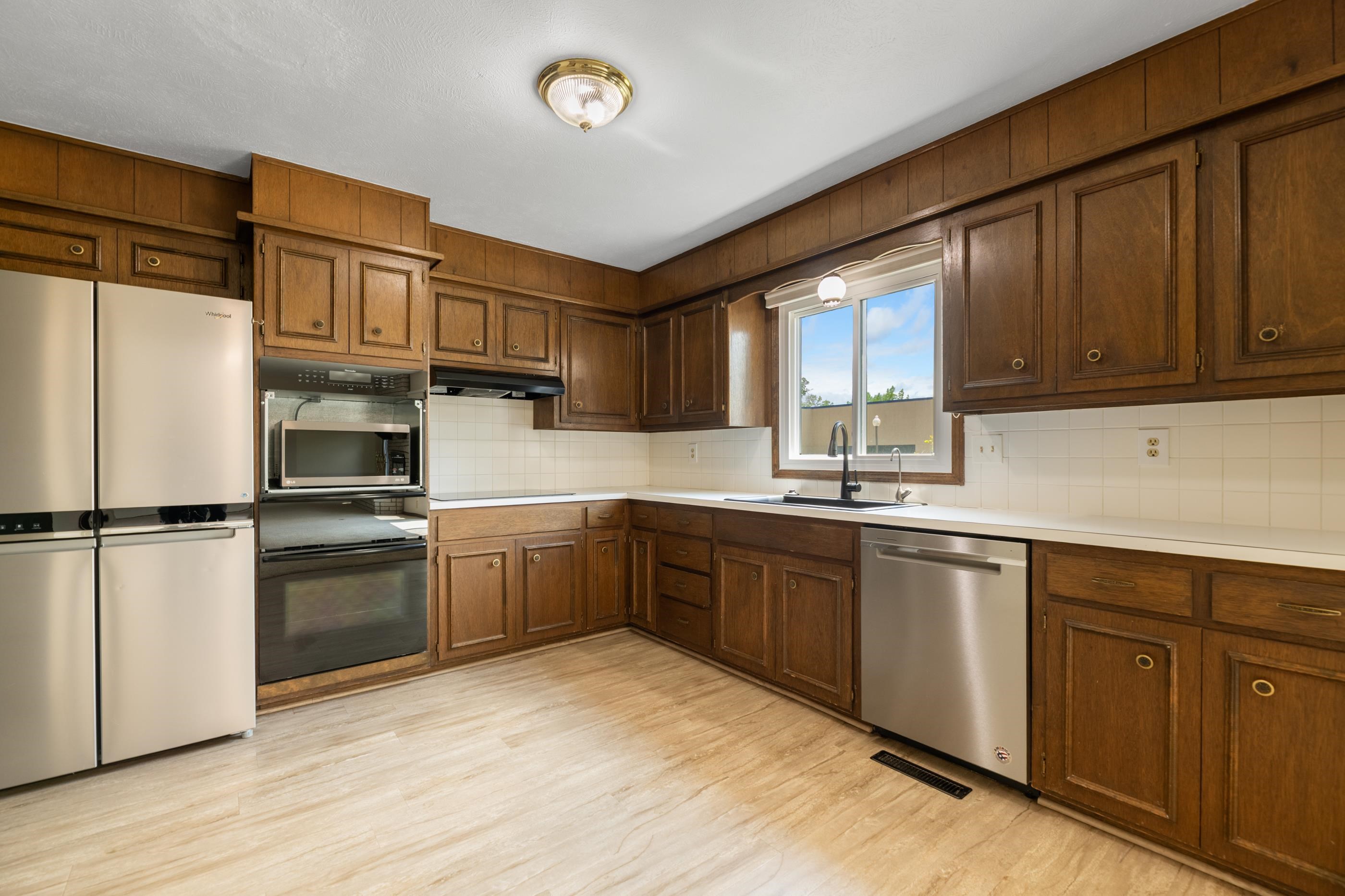 641 N Woodlawn Wichita KS 67208