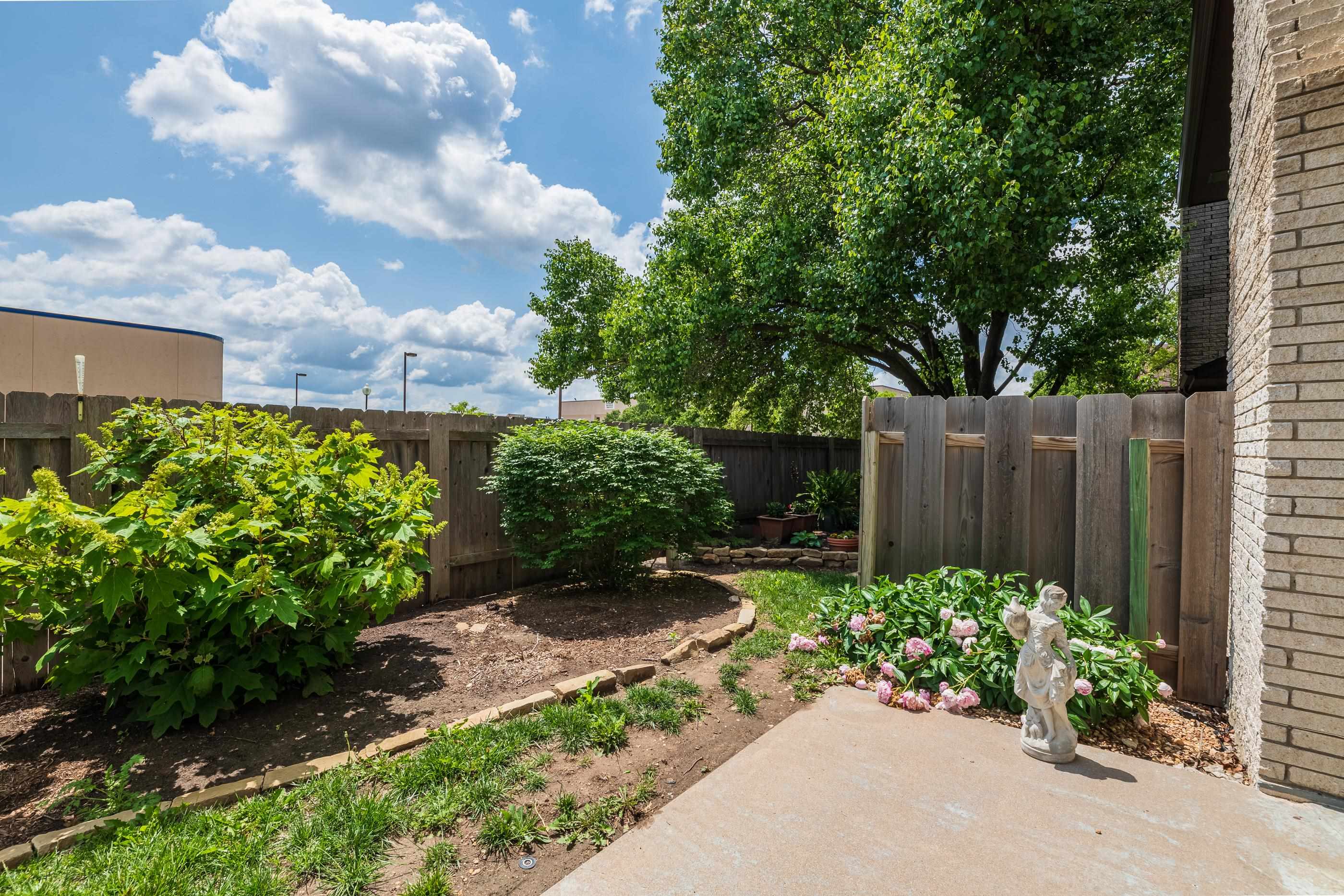 641 N Woodlawn Wichita KS 67208