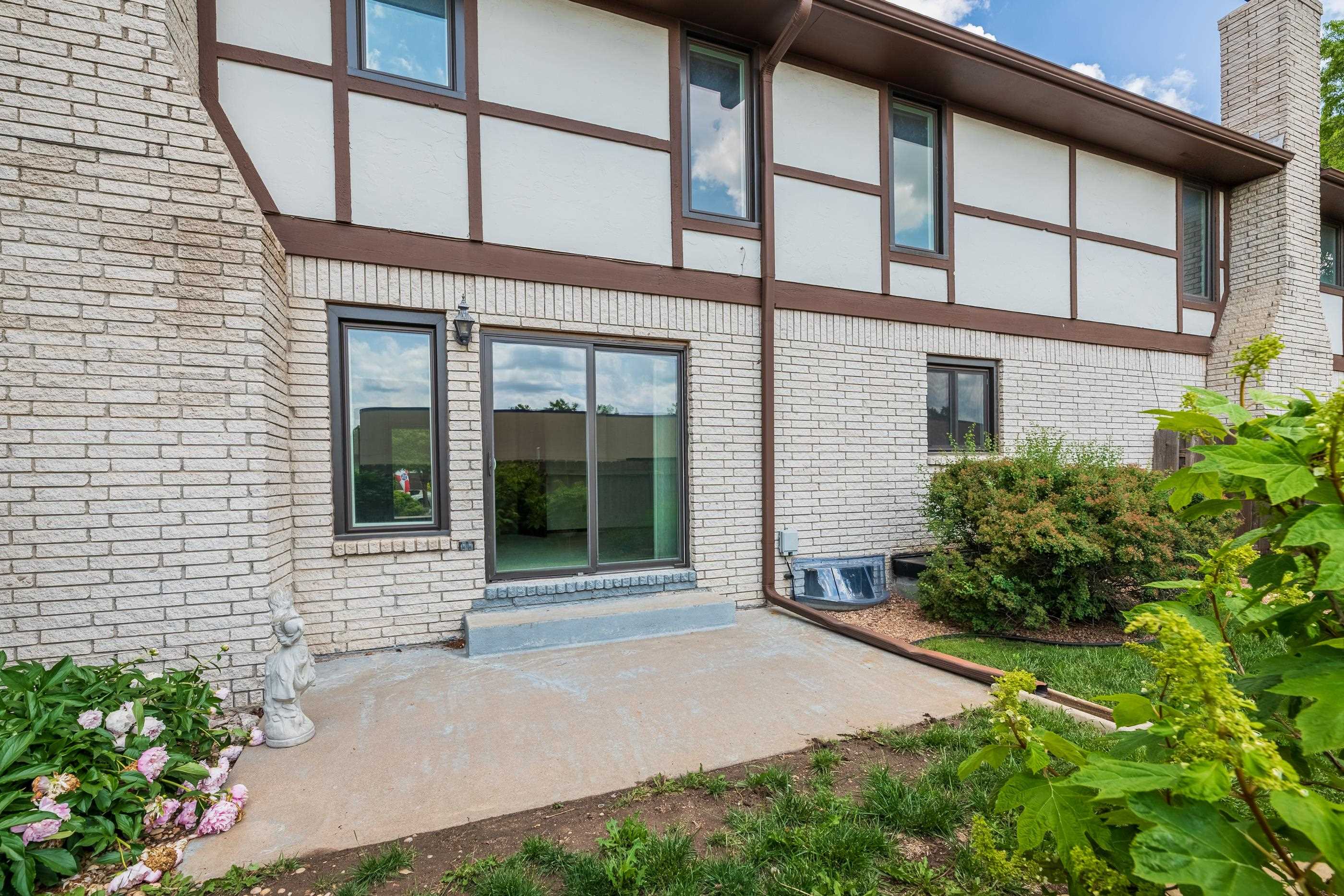 641 N Woodlawn Wichita KS 67208