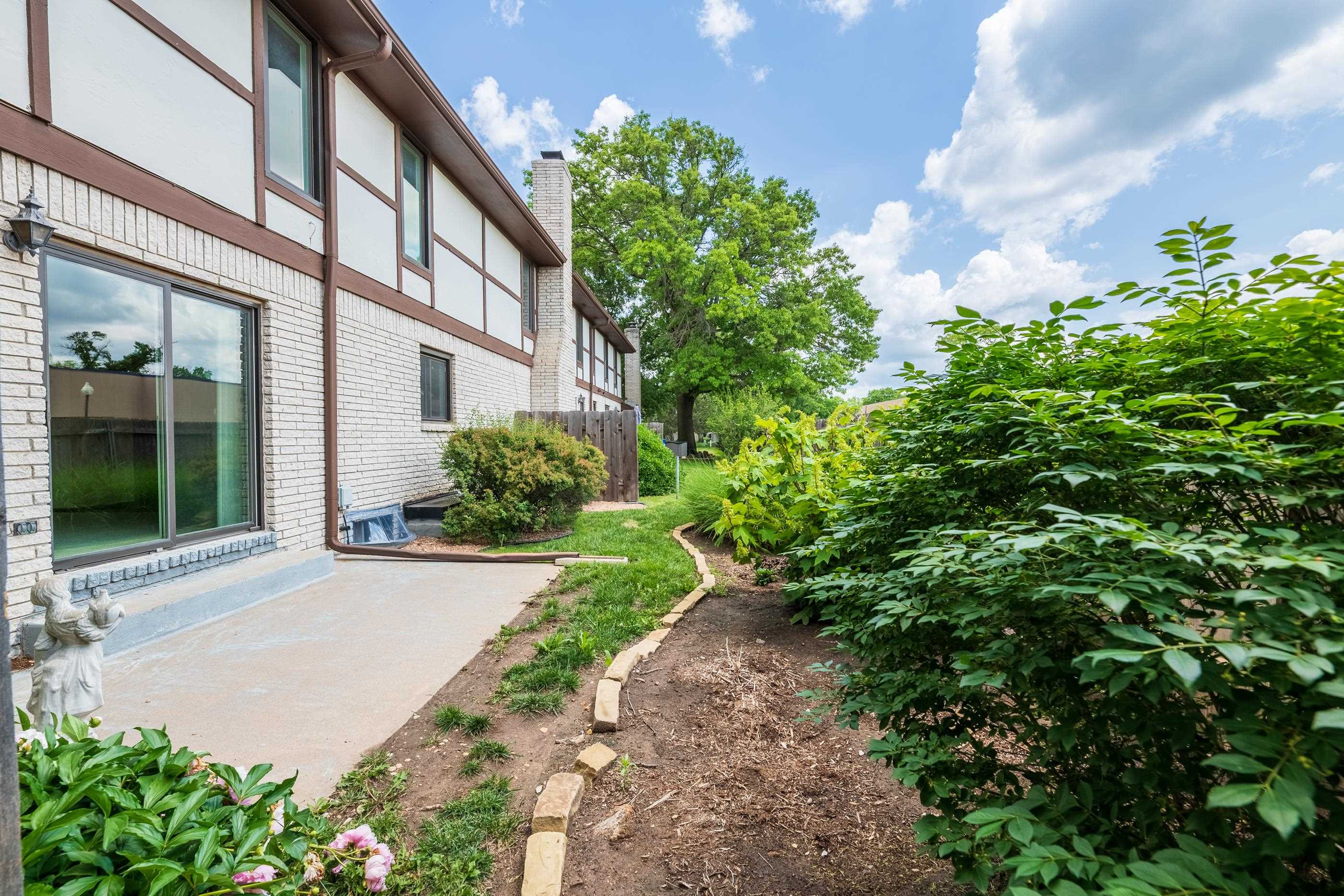 641 N Woodlawn Wichita KS 67208