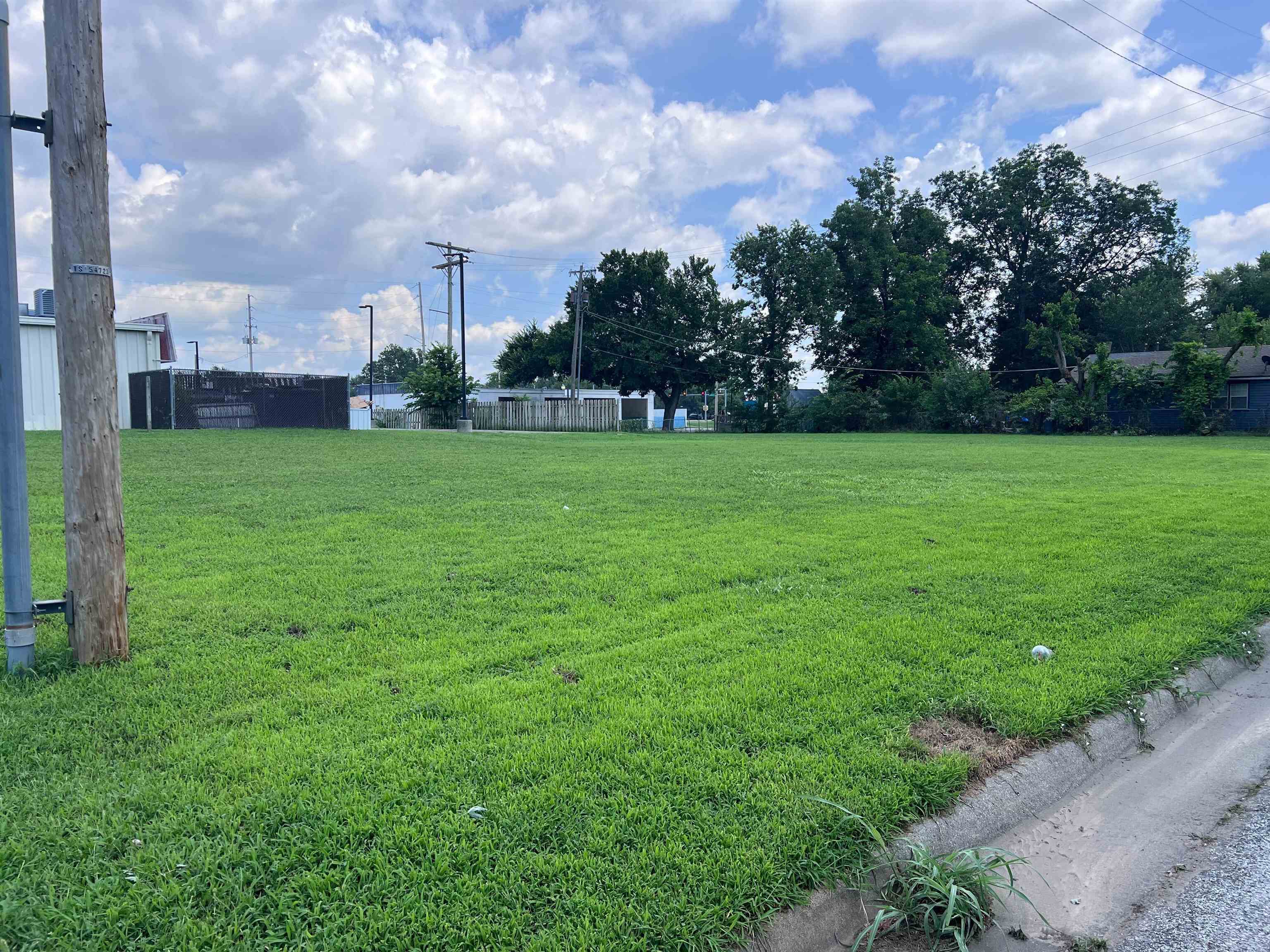 1422 N 1st Street Arkansas City KS 67005