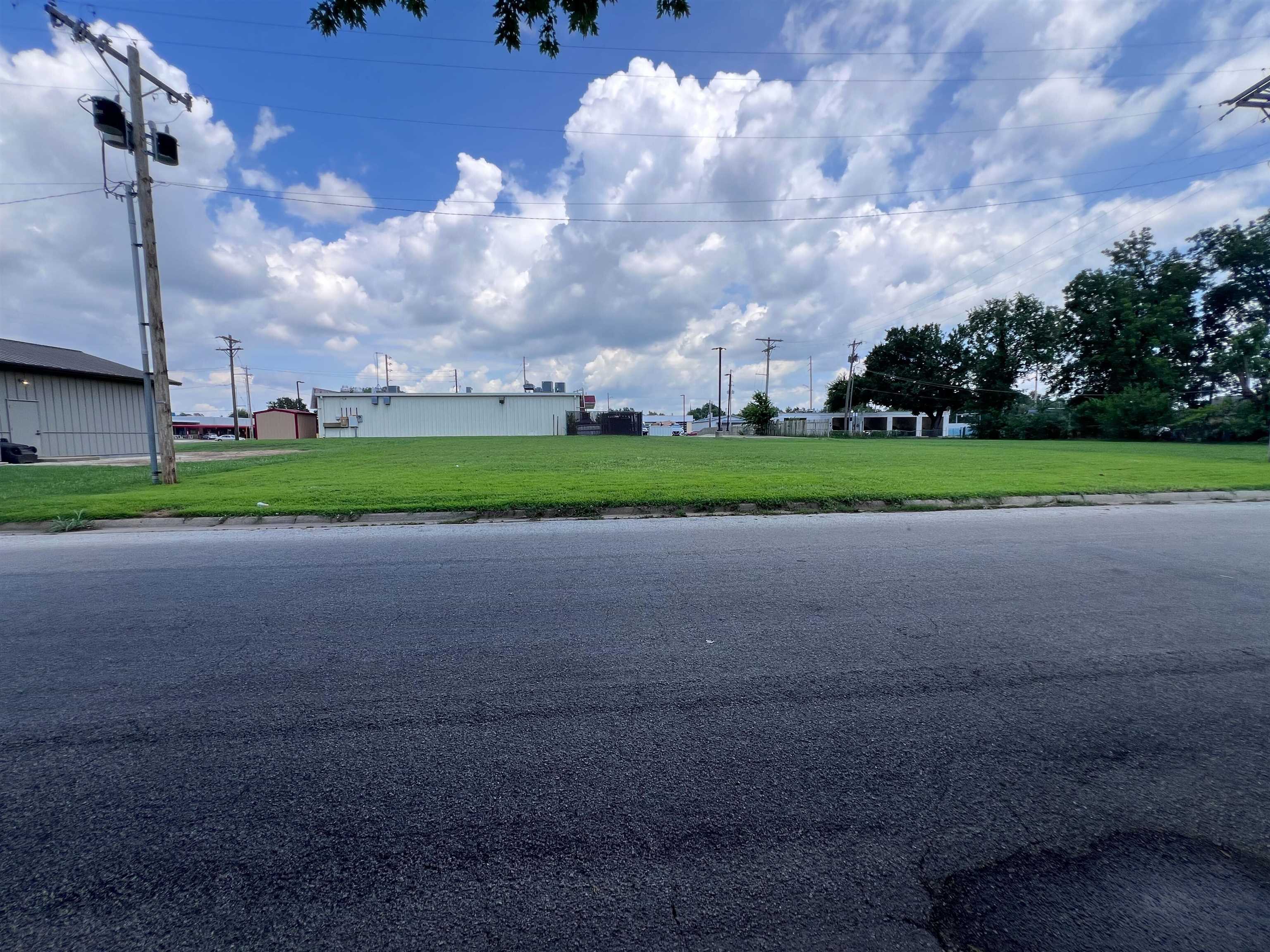 1422 N 1st Street Arkansas City KS 67005