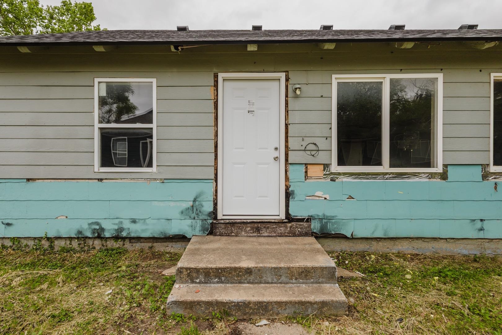 729 Sylvan Wichita KS 67218