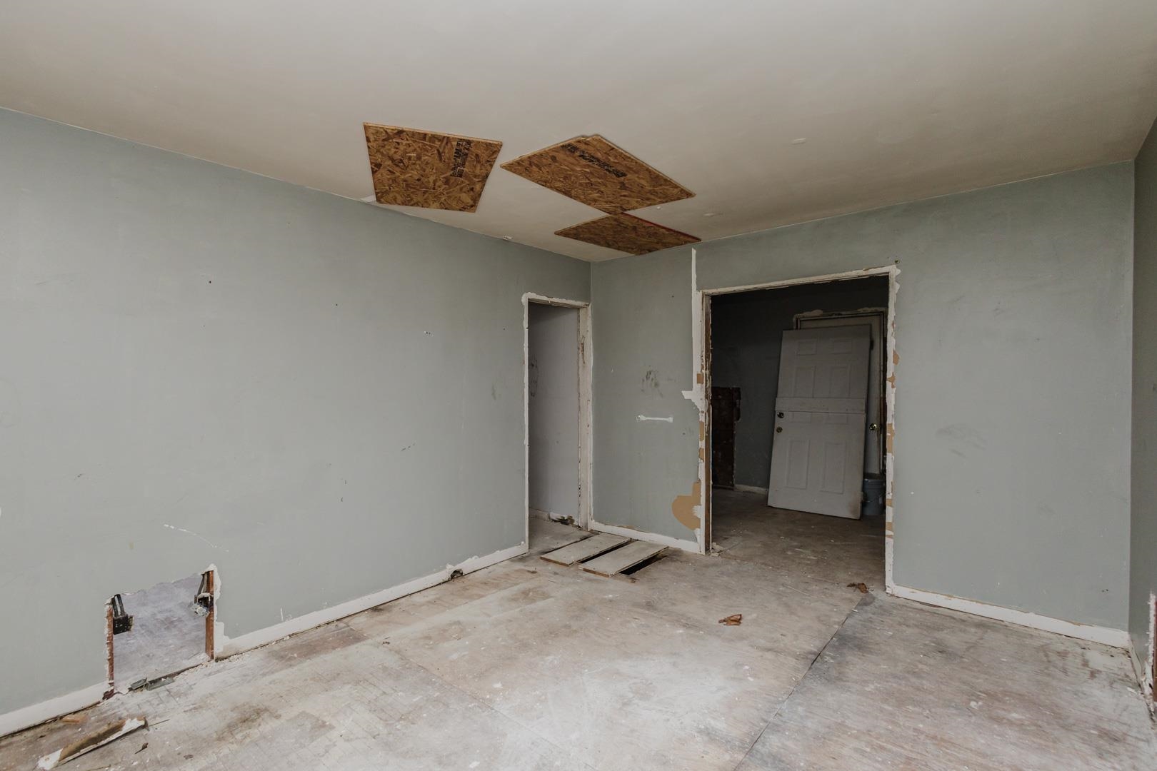 729 Sylvan Wichita KS 67218