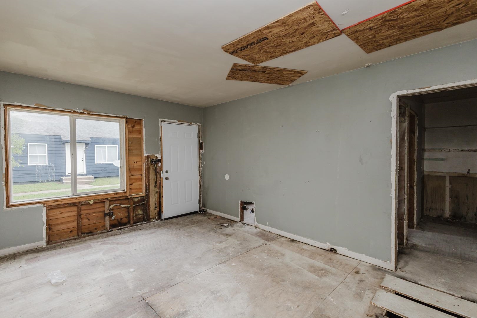 729 Sylvan Wichita KS 67218
