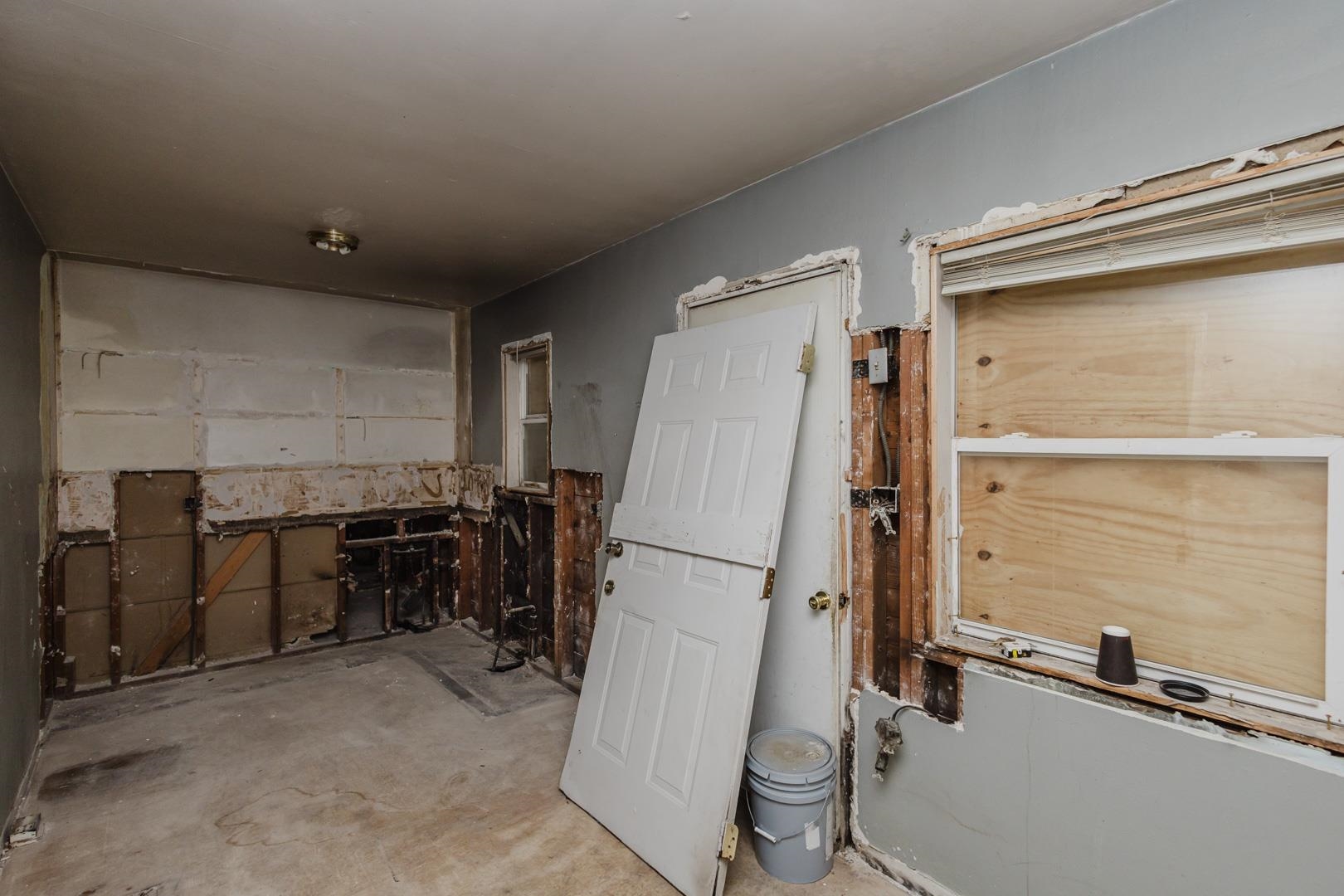 729 Sylvan Wichita KS 67218