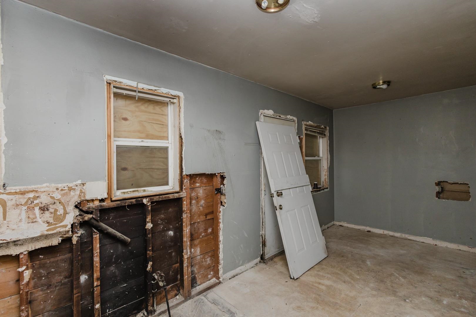 729 Sylvan Wichita KS 67218