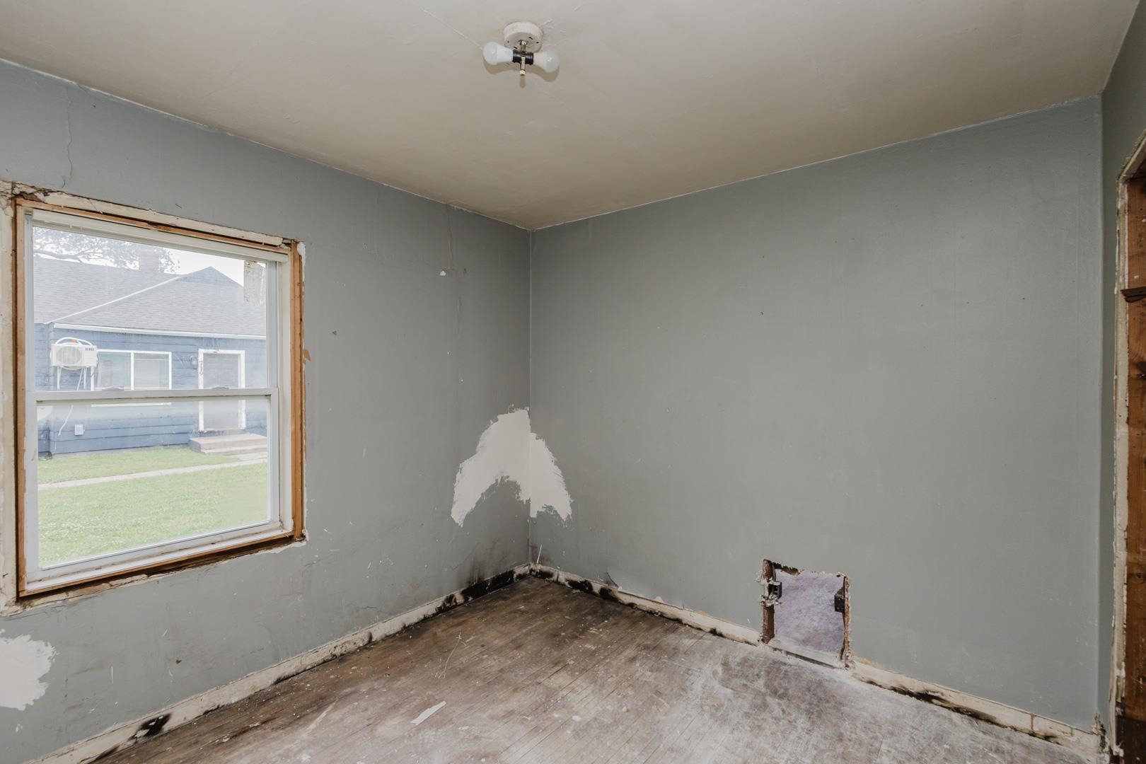 729 Sylvan Wichita KS 67218