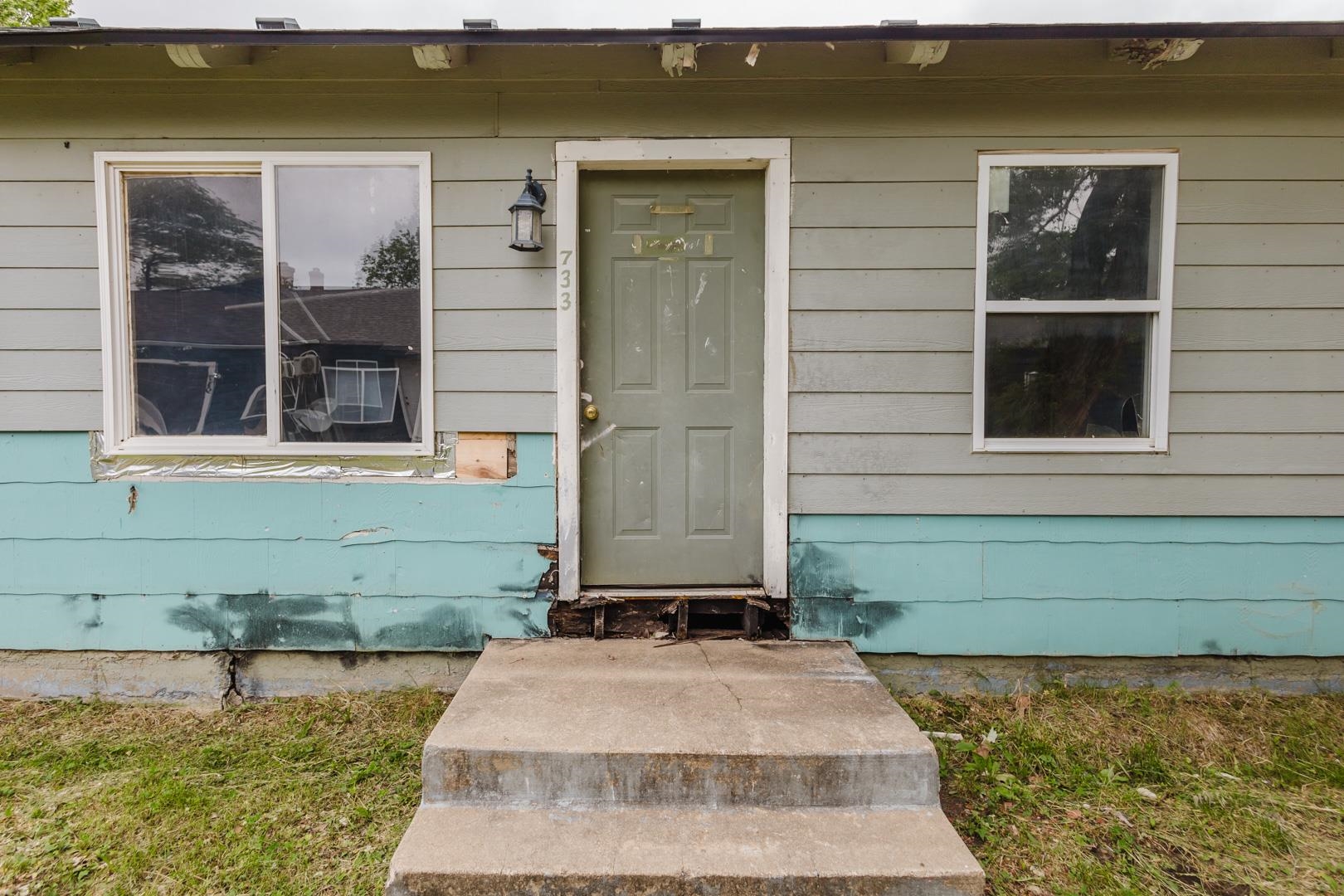 729 Sylvan Wichita KS 67218