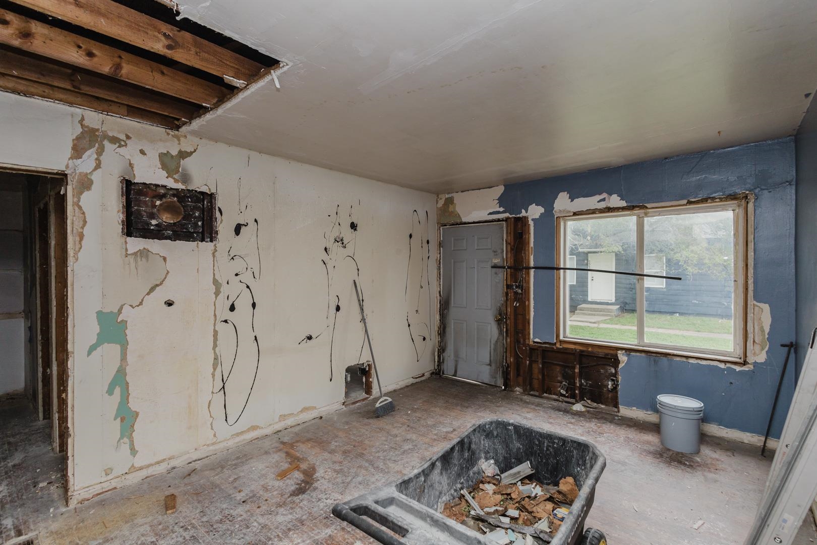 729 Sylvan Wichita KS 67218
