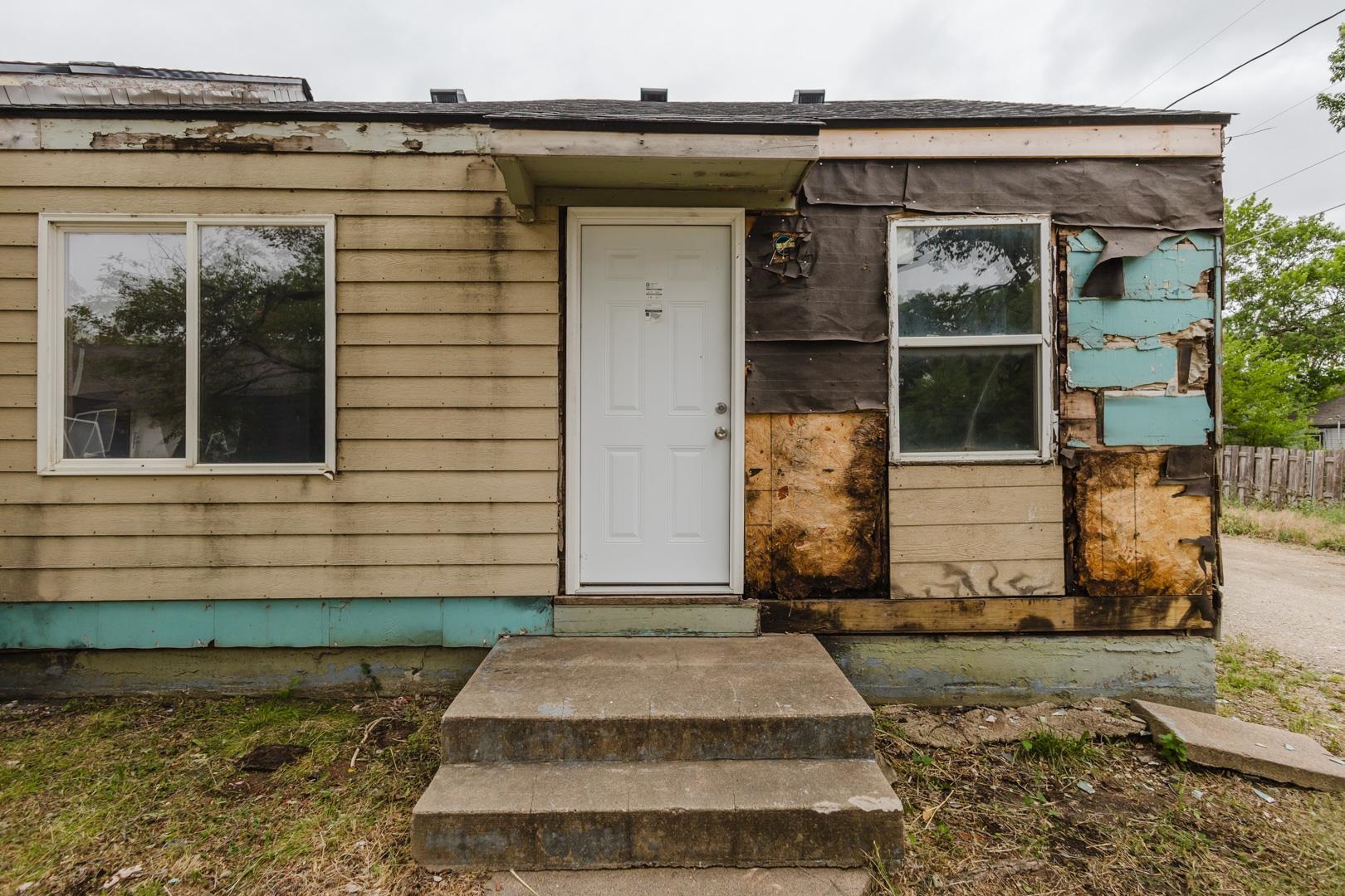 729 Sylvan Wichita KS 67218