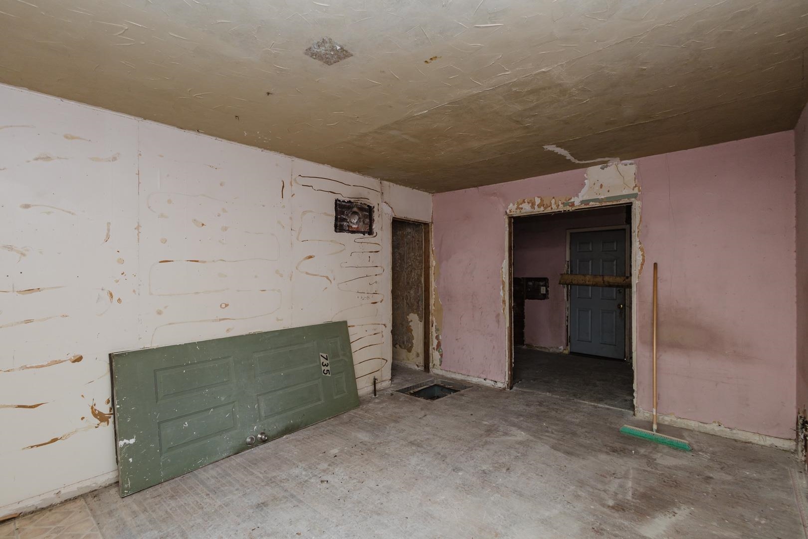 729 Sylvan Wichita KS 67218