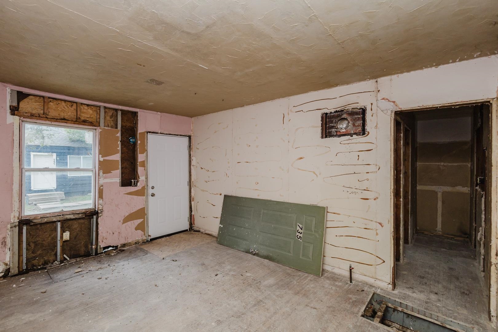 729 Sylvan Wichita KS 67218