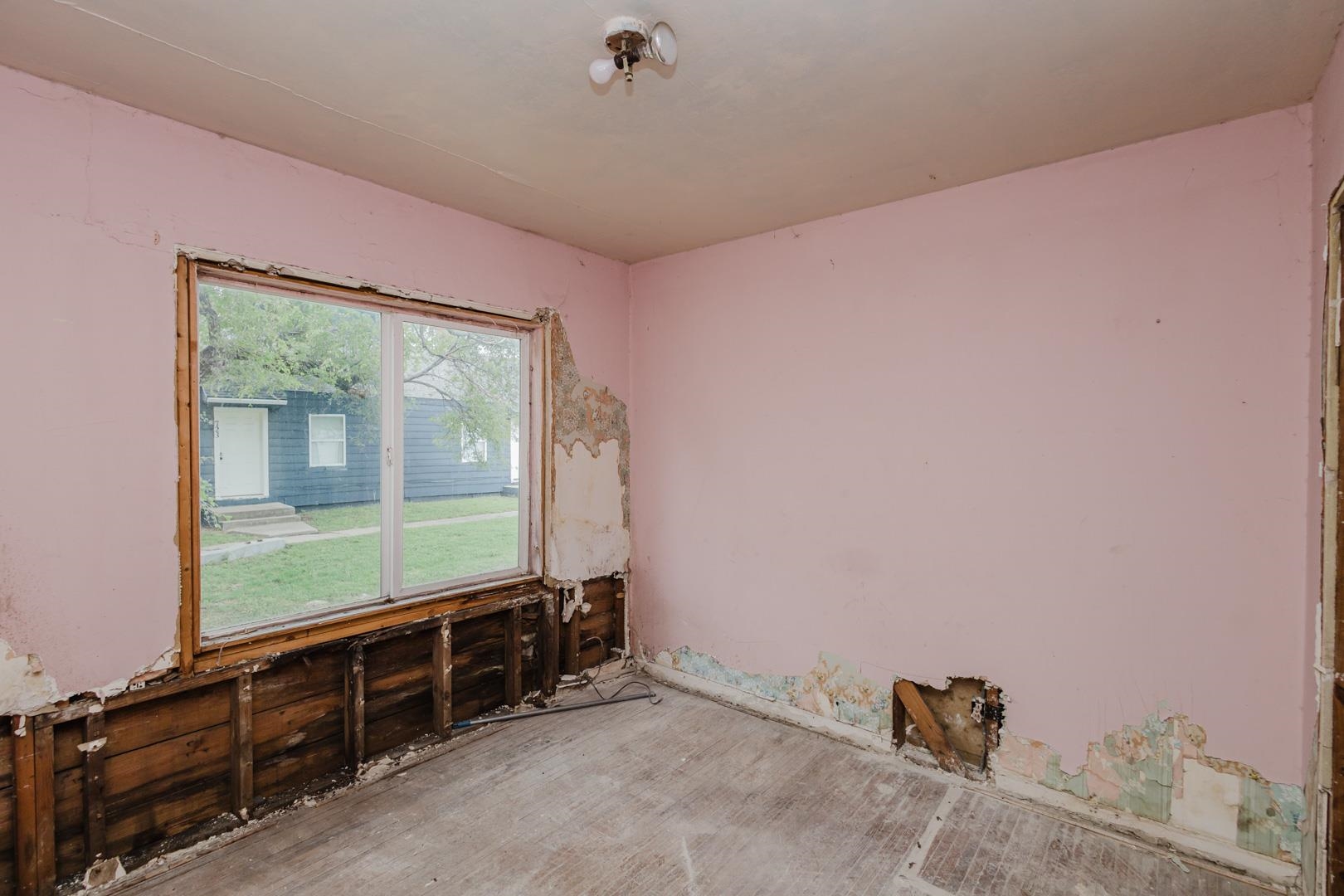729 Sylvan Wichita KS 67218