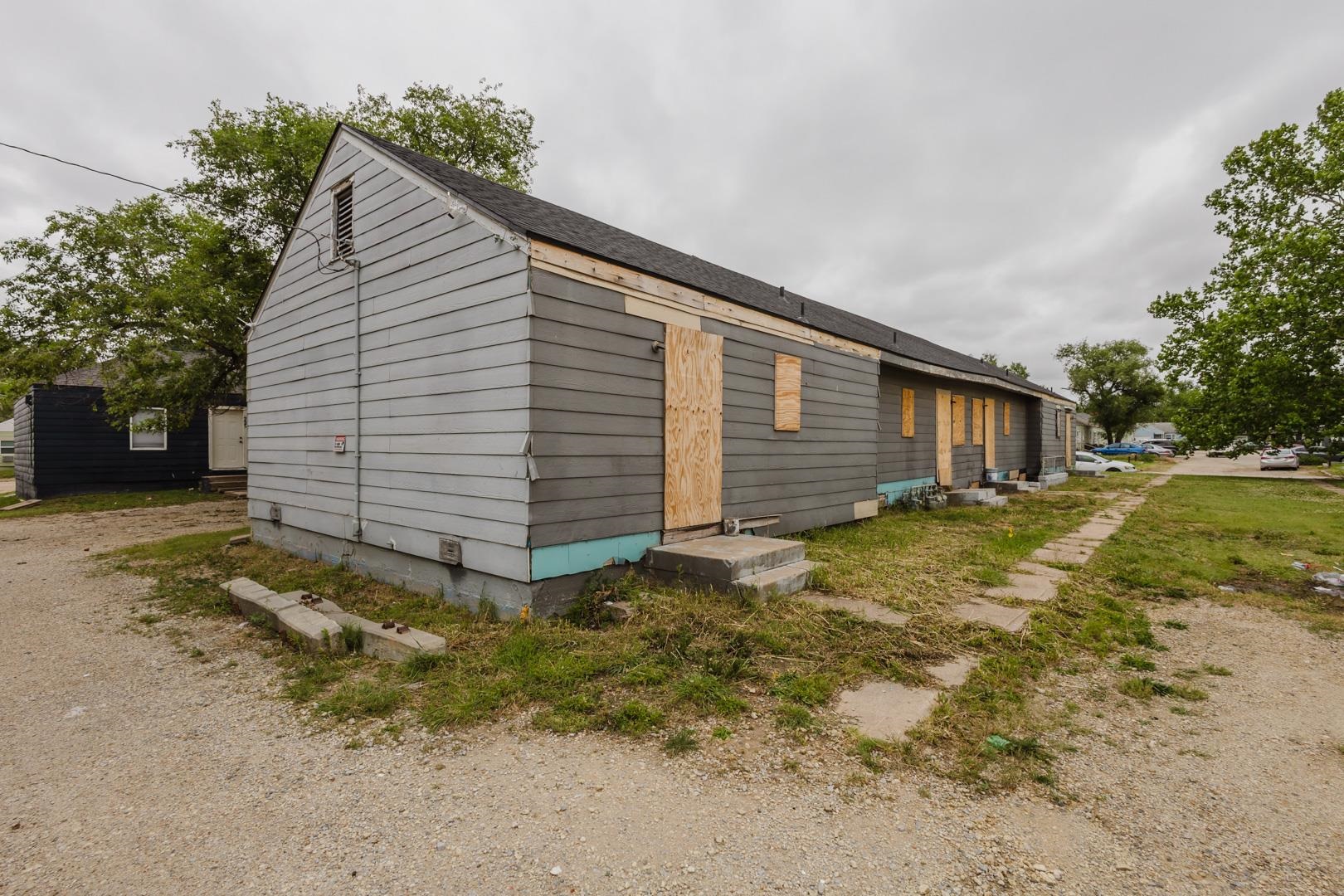 729 Sylvan Wichita KS 67218