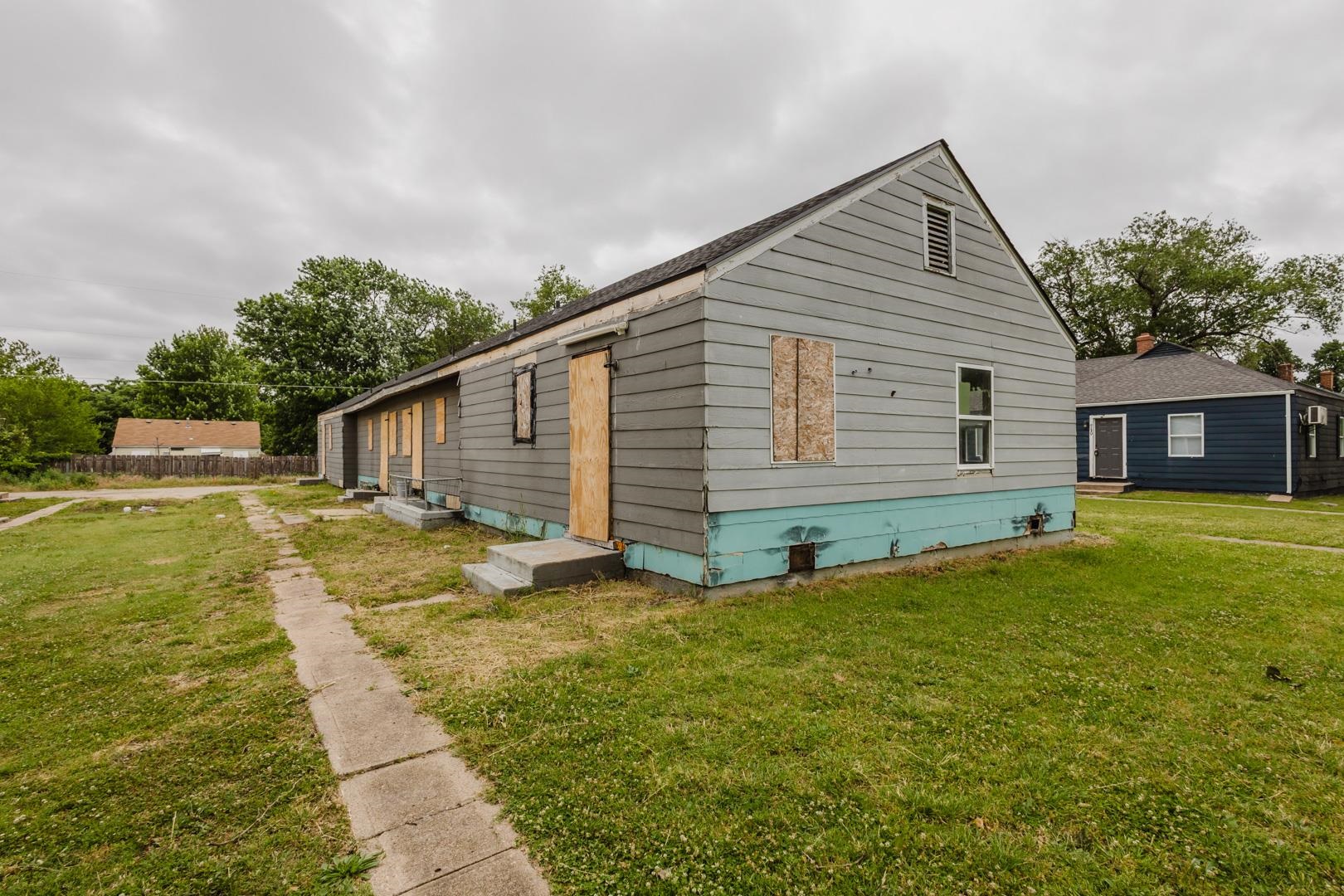 729 Sylvan Wichita KS 67218