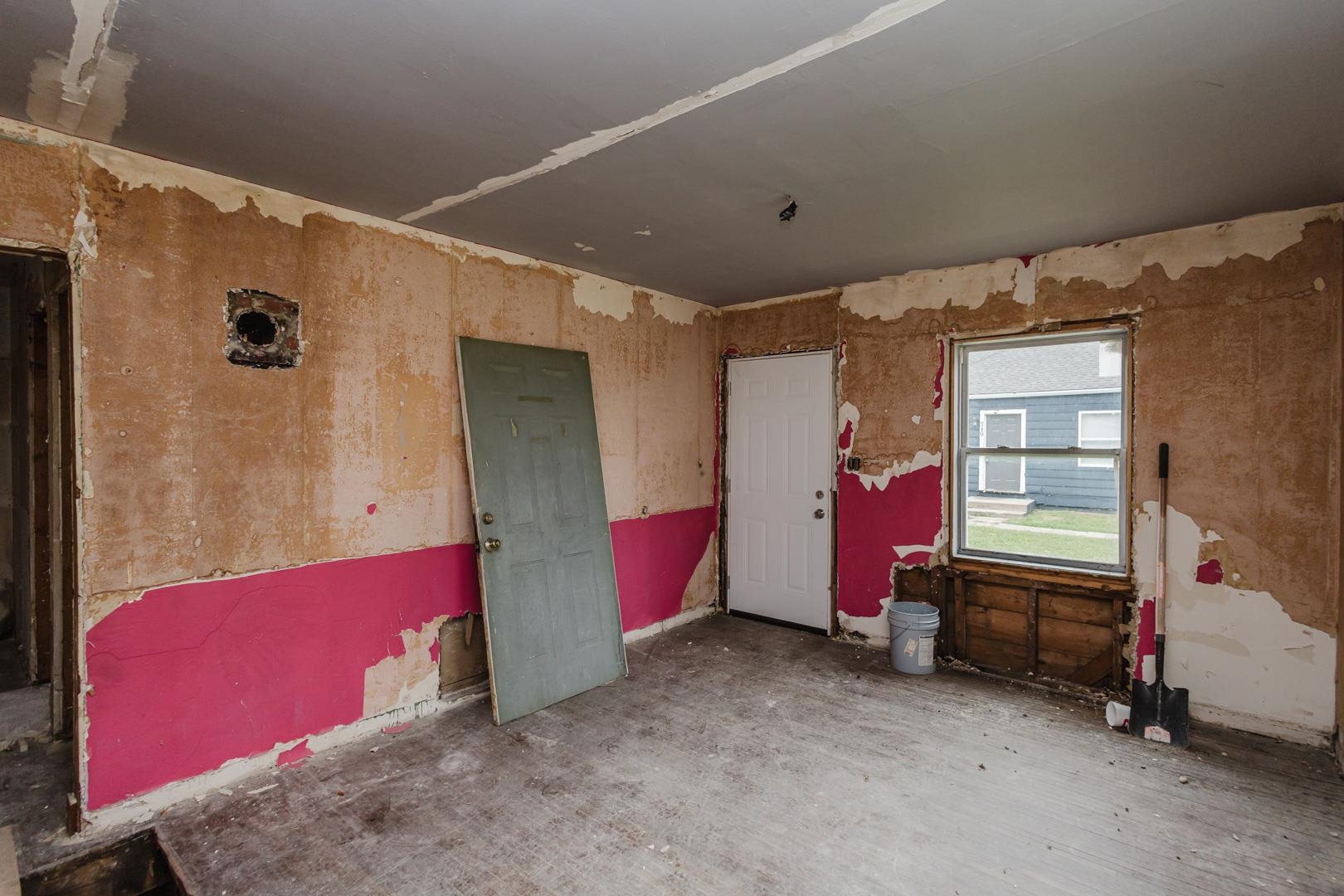 729 Sylvan Wichita KS 67218