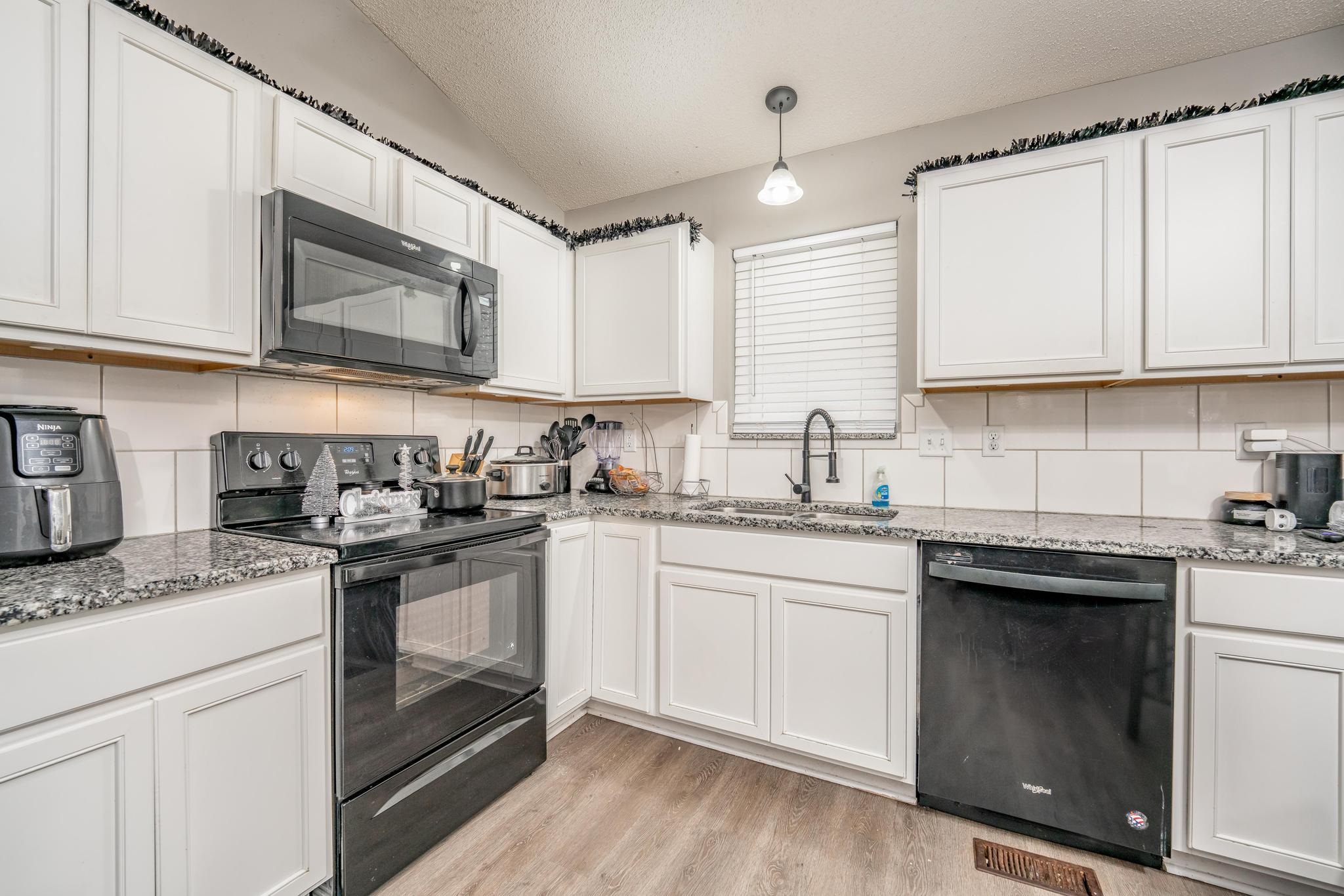 5326-5328 N Cypress Street Bel Aire KS 67226