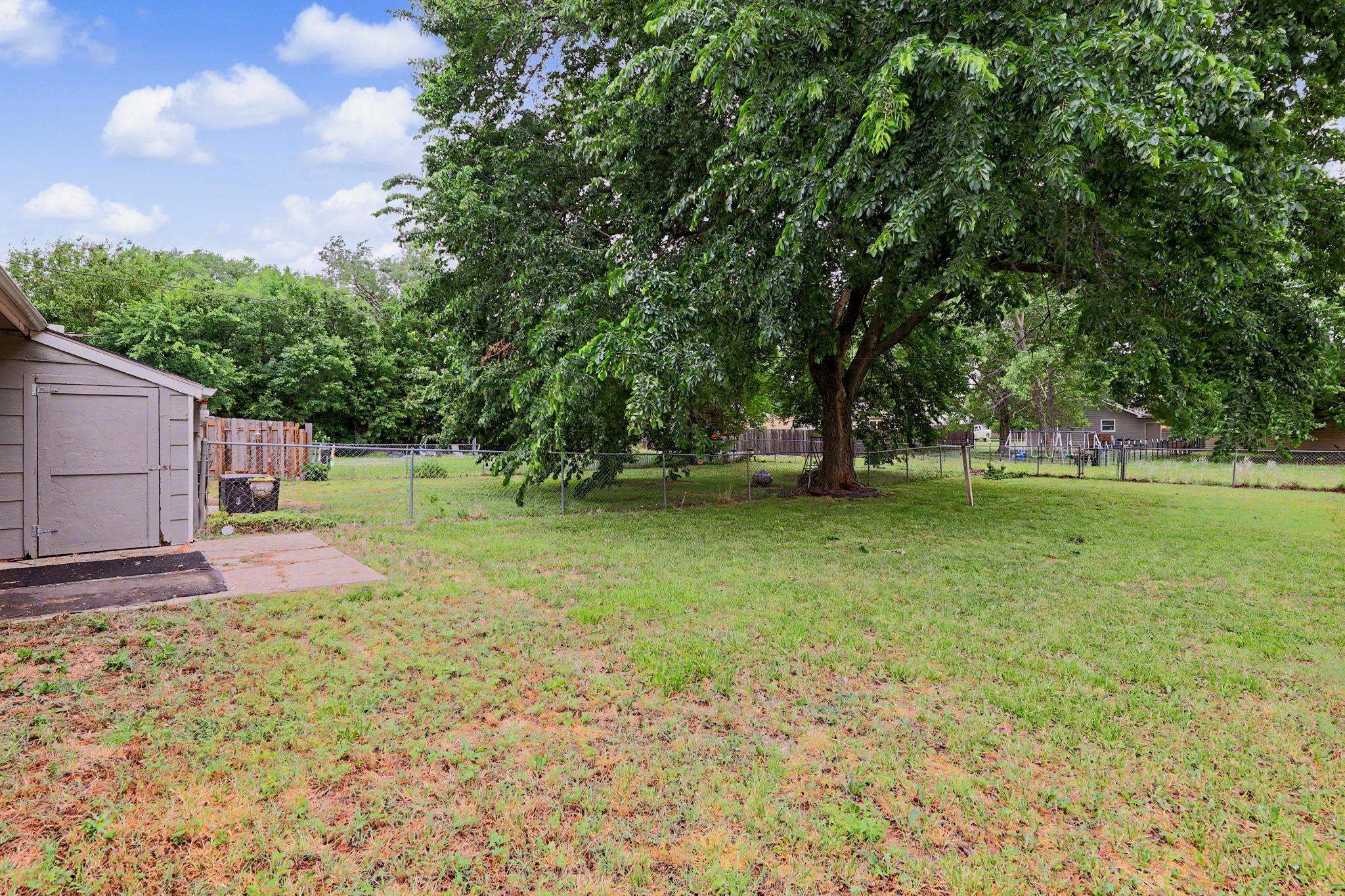 809-811 E 2nd Street Douglass KS 67039