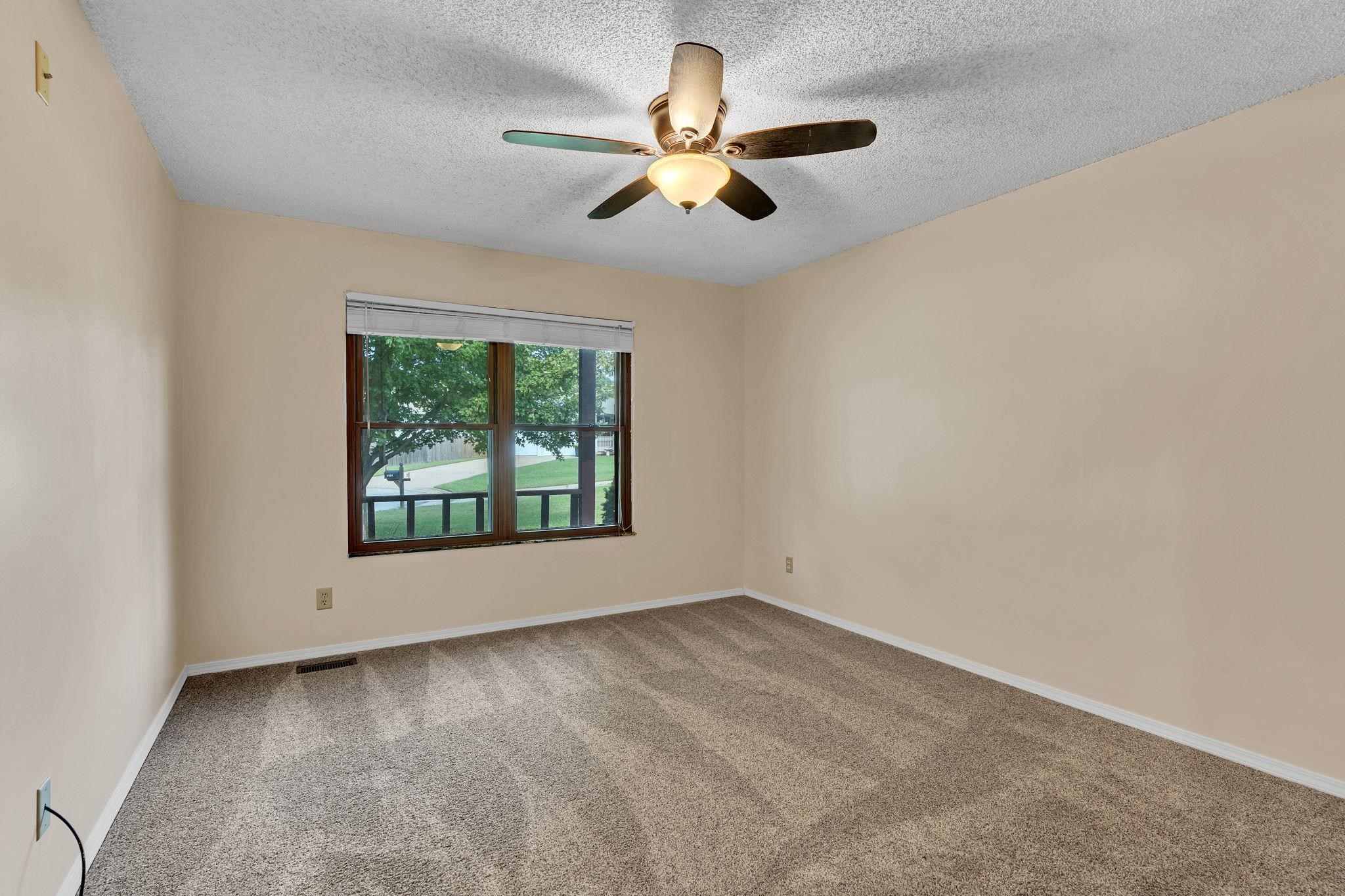 3305 Colonial Court Augusta KS 67010