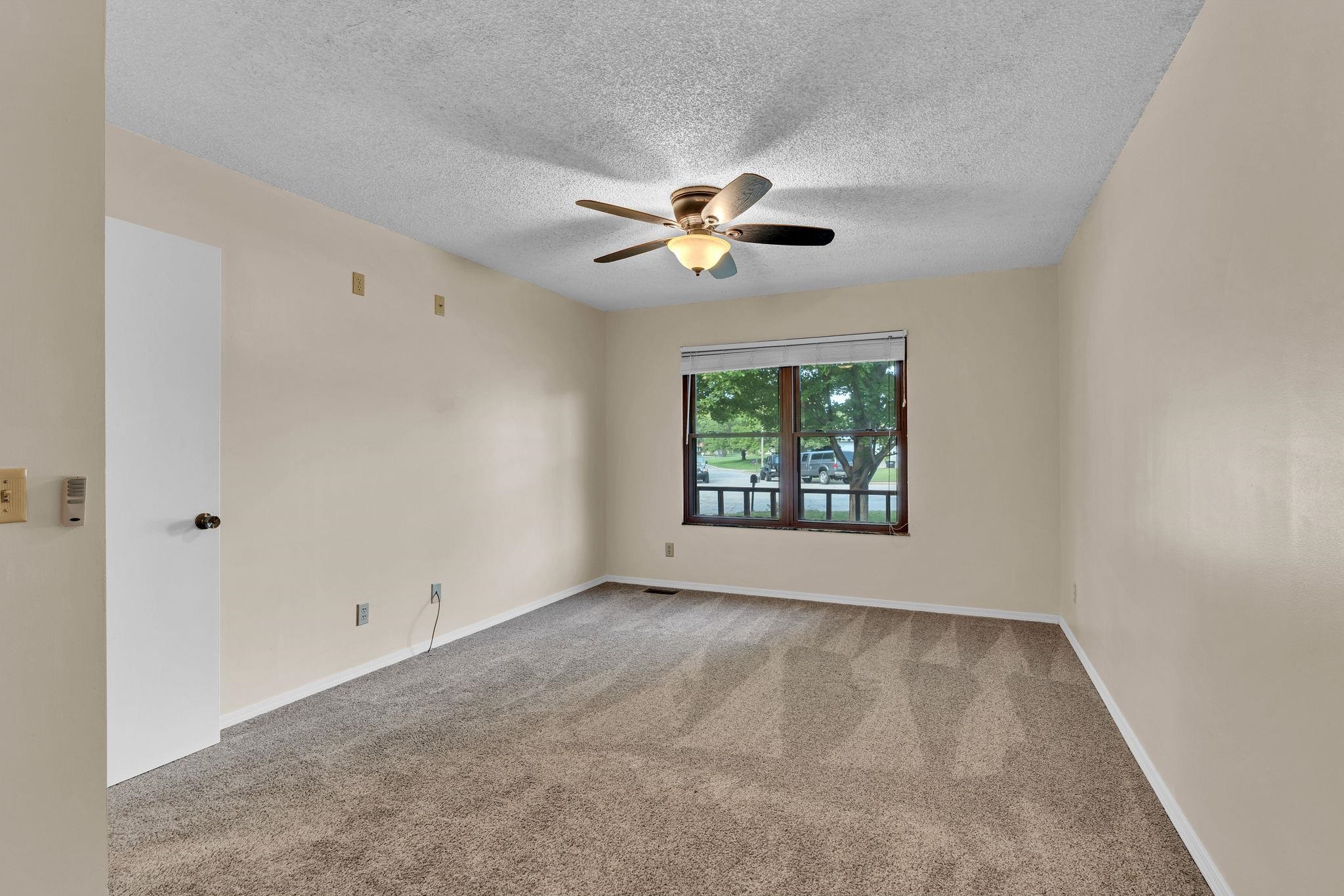 3305 Colonial Court Augusta KS 67010