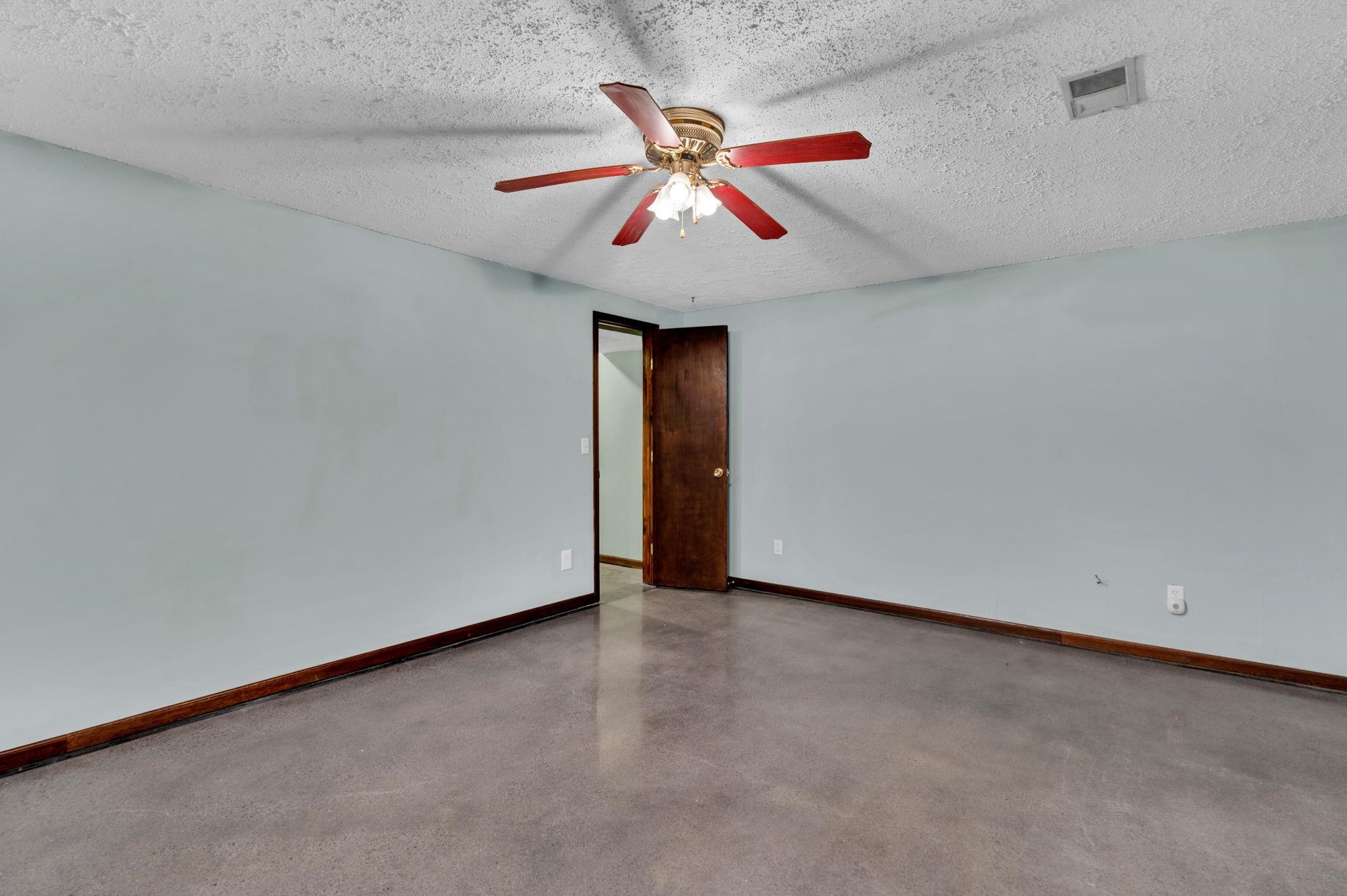 3305 Colonial Court Augusta KS 67010