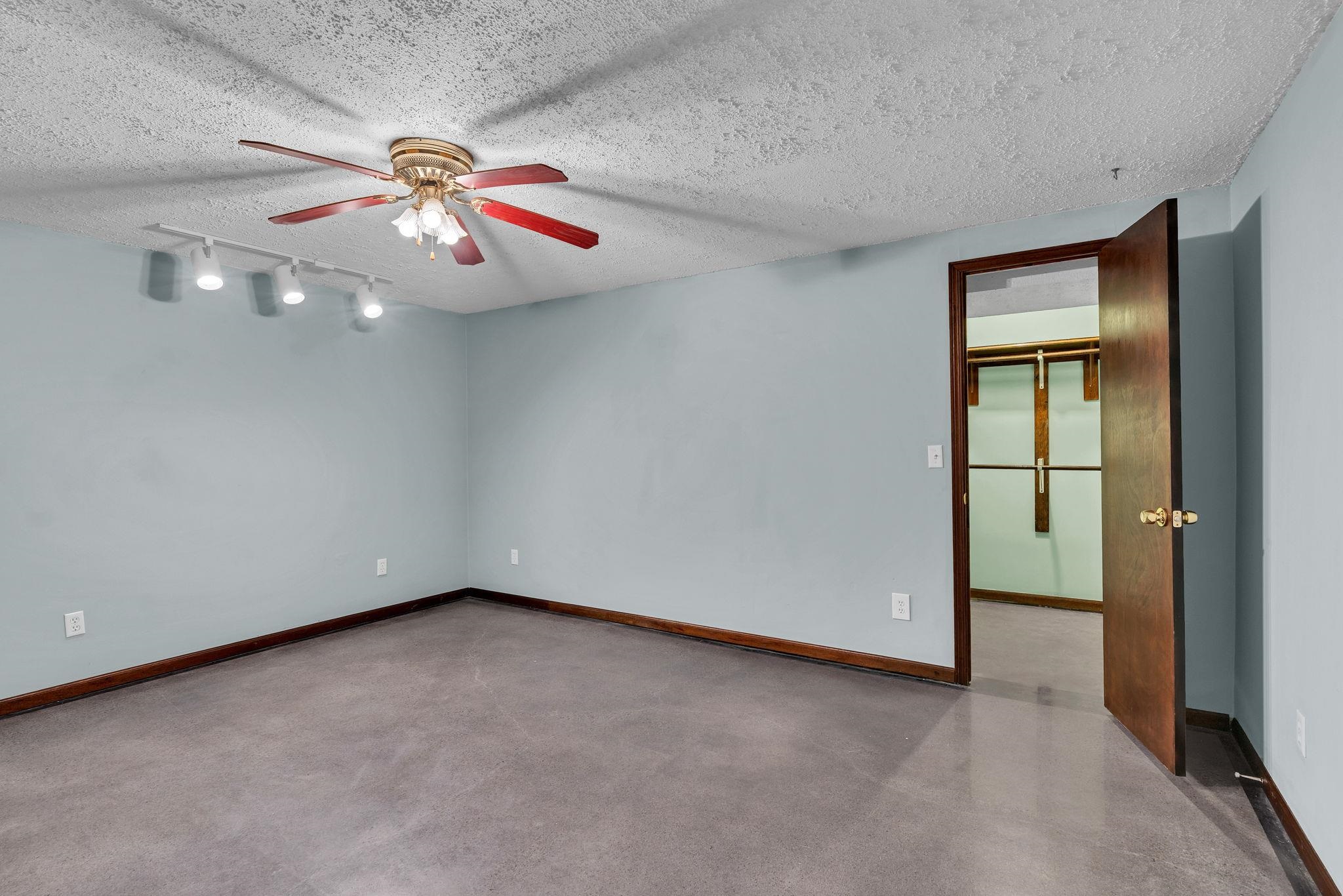 3305 Colonial Court Augusta KS 67010