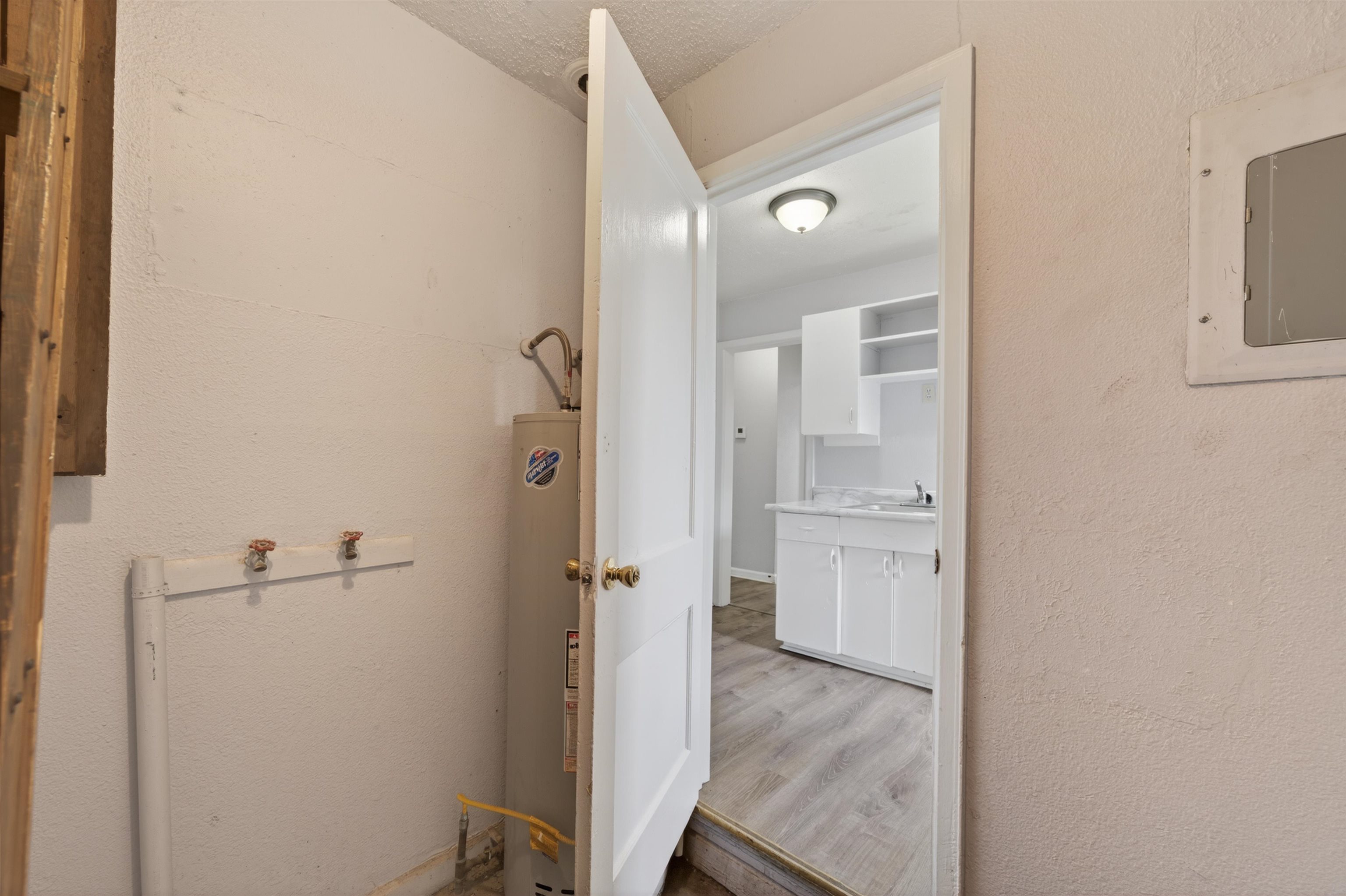 1729 E Looman Wichita KS 67219