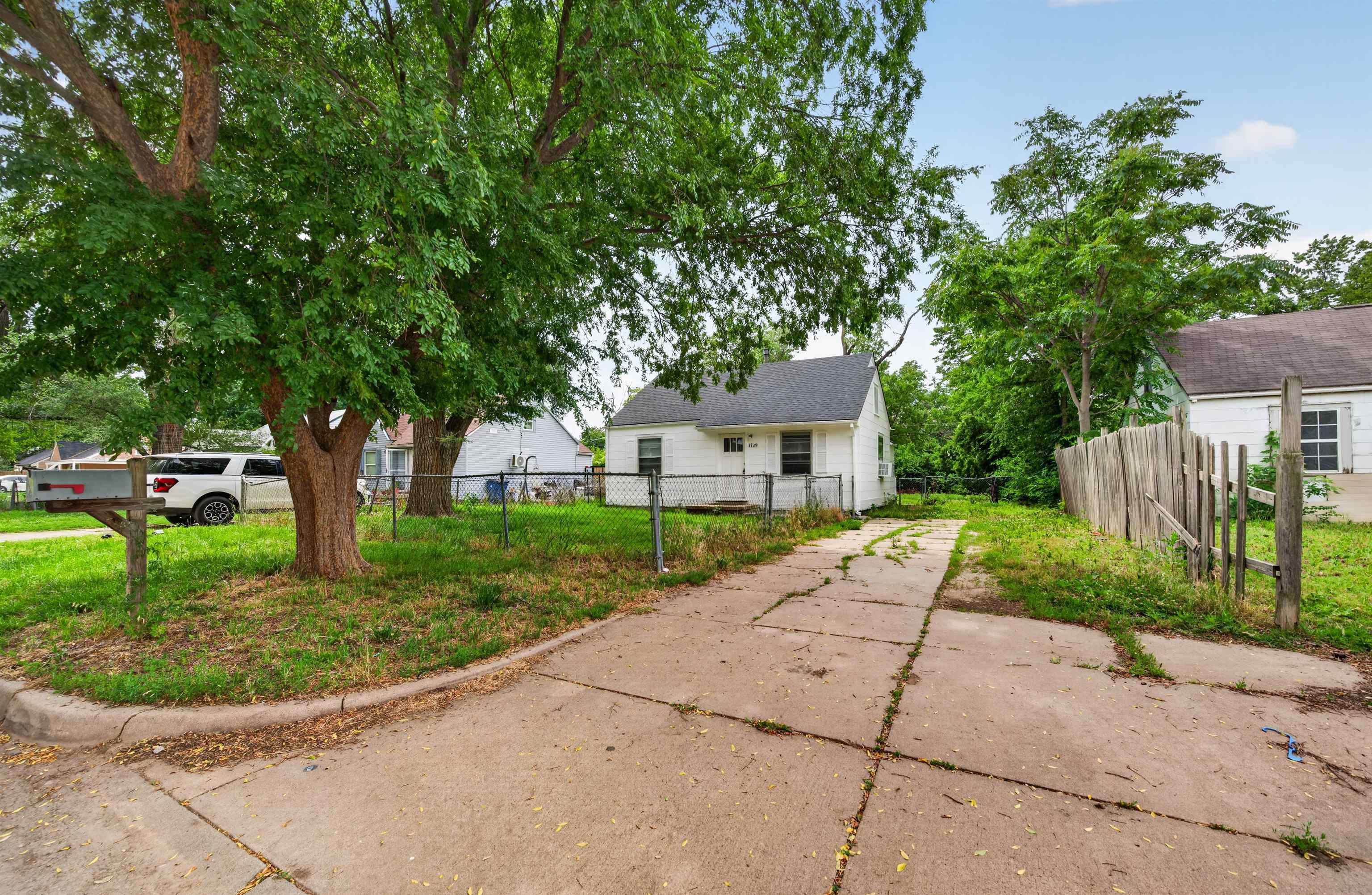 1729 E Looman Wichita KS 67219