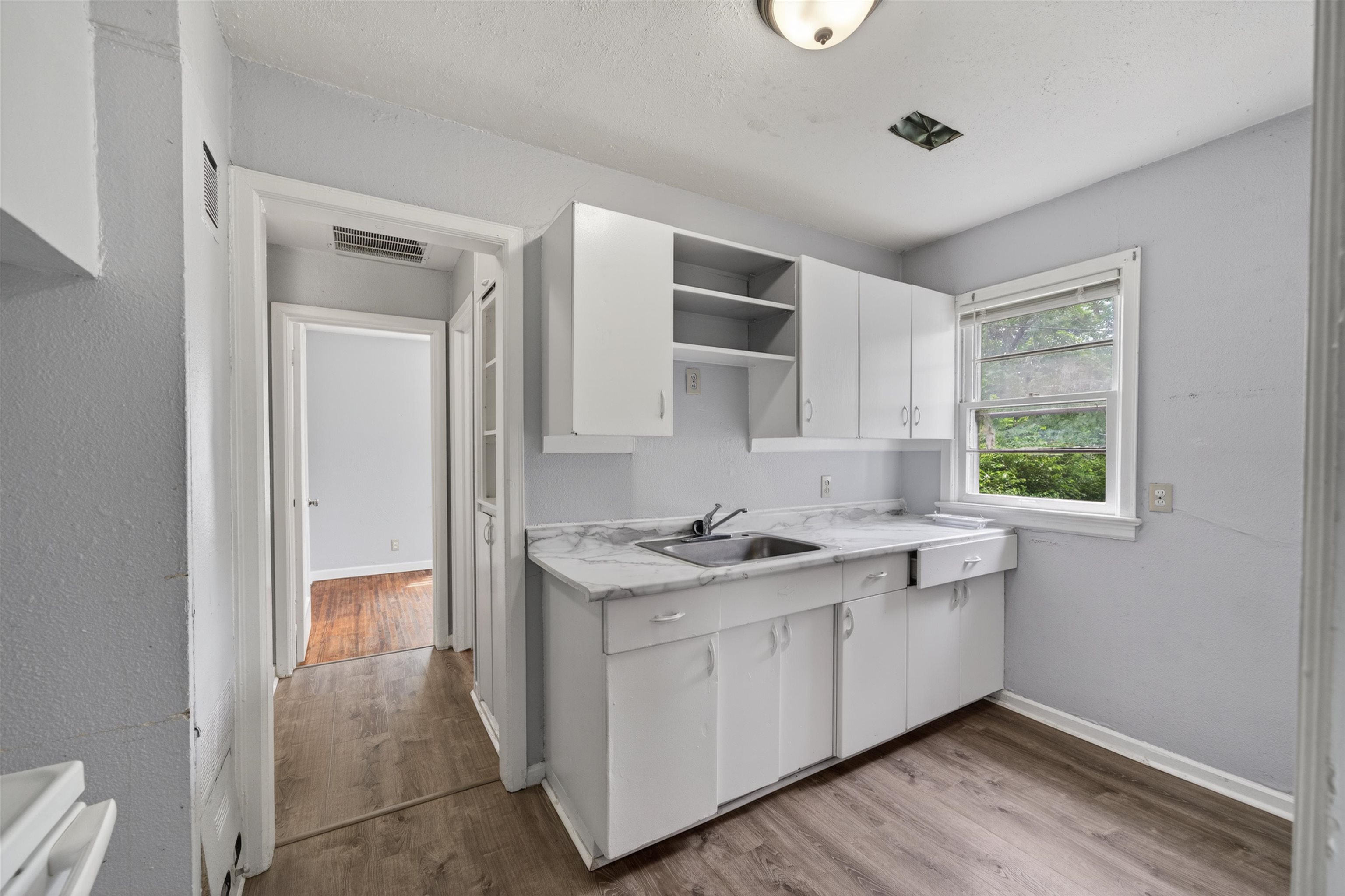 1729 E Looman Wichita KS 67219
