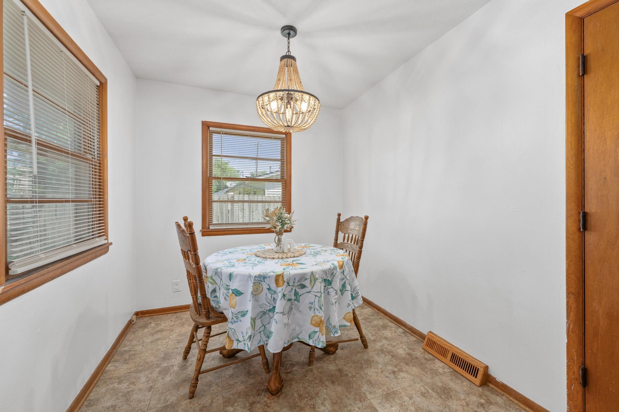 615 N Redbarn Wichita KS 67212