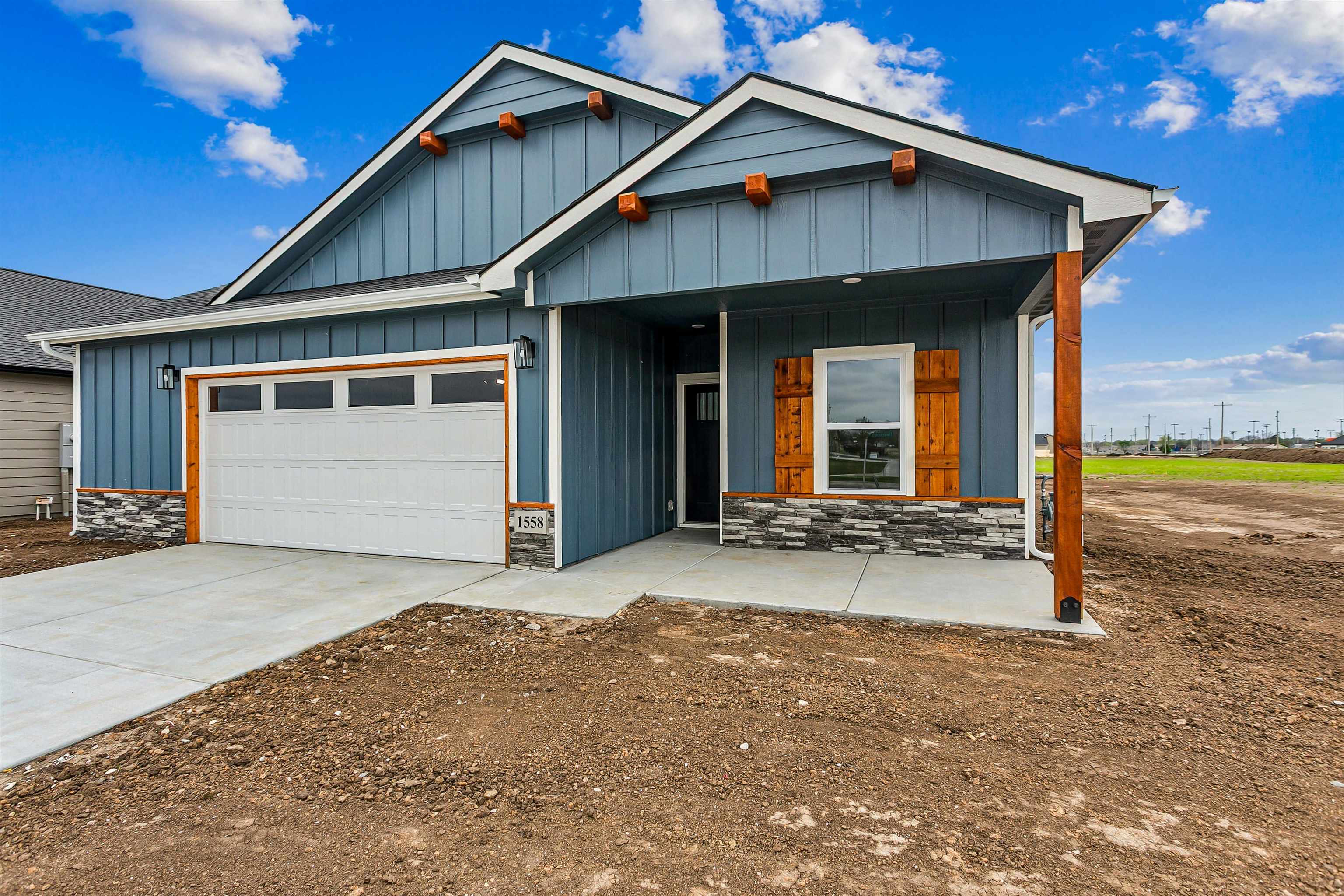 1558 N Emerald Valley Drive Mulvane KS 67110