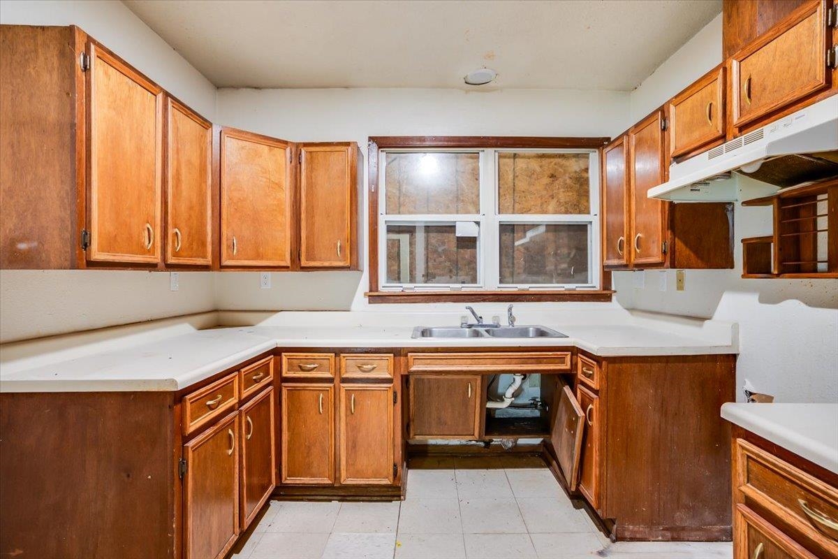 838 N Grove Wichita KS 67216
