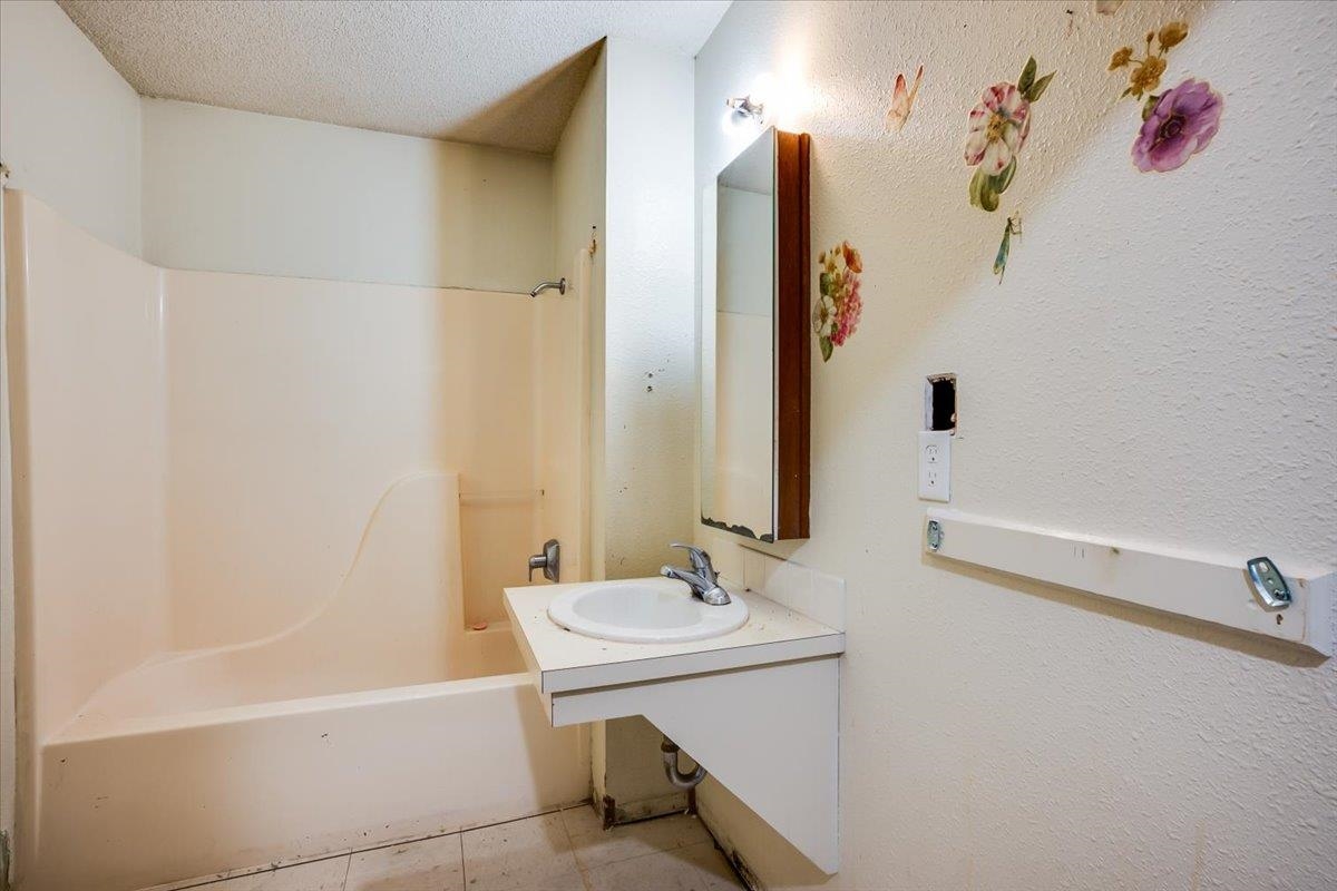 838 N Grove Wichita KS 67216