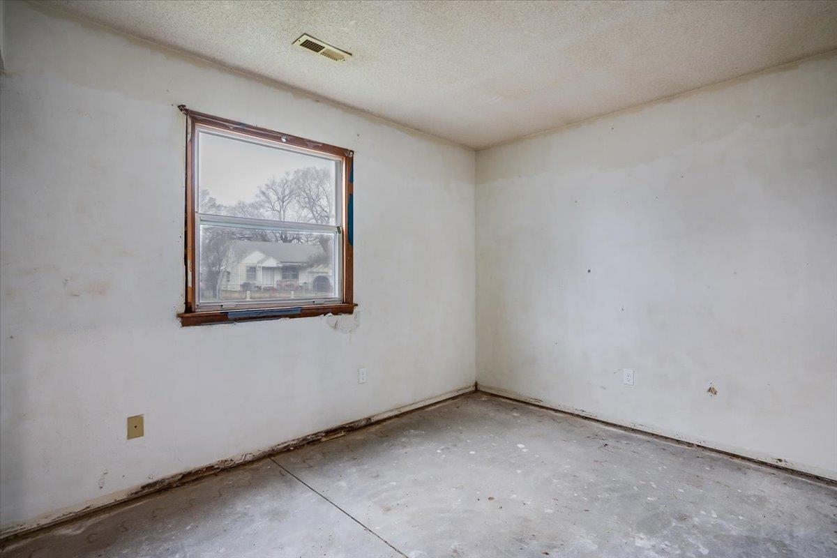 838 N Grove Wichita KS 67216