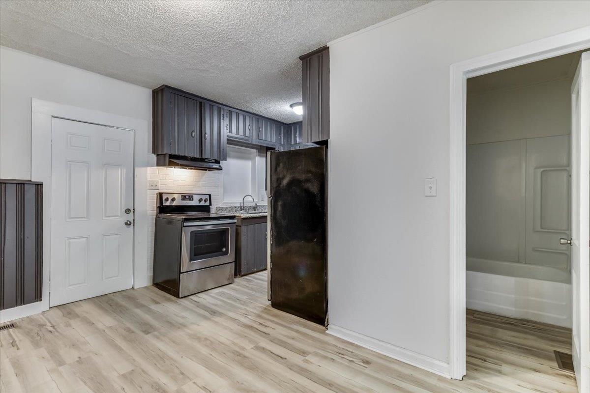 1821 S Grove Wichita KS 67211
