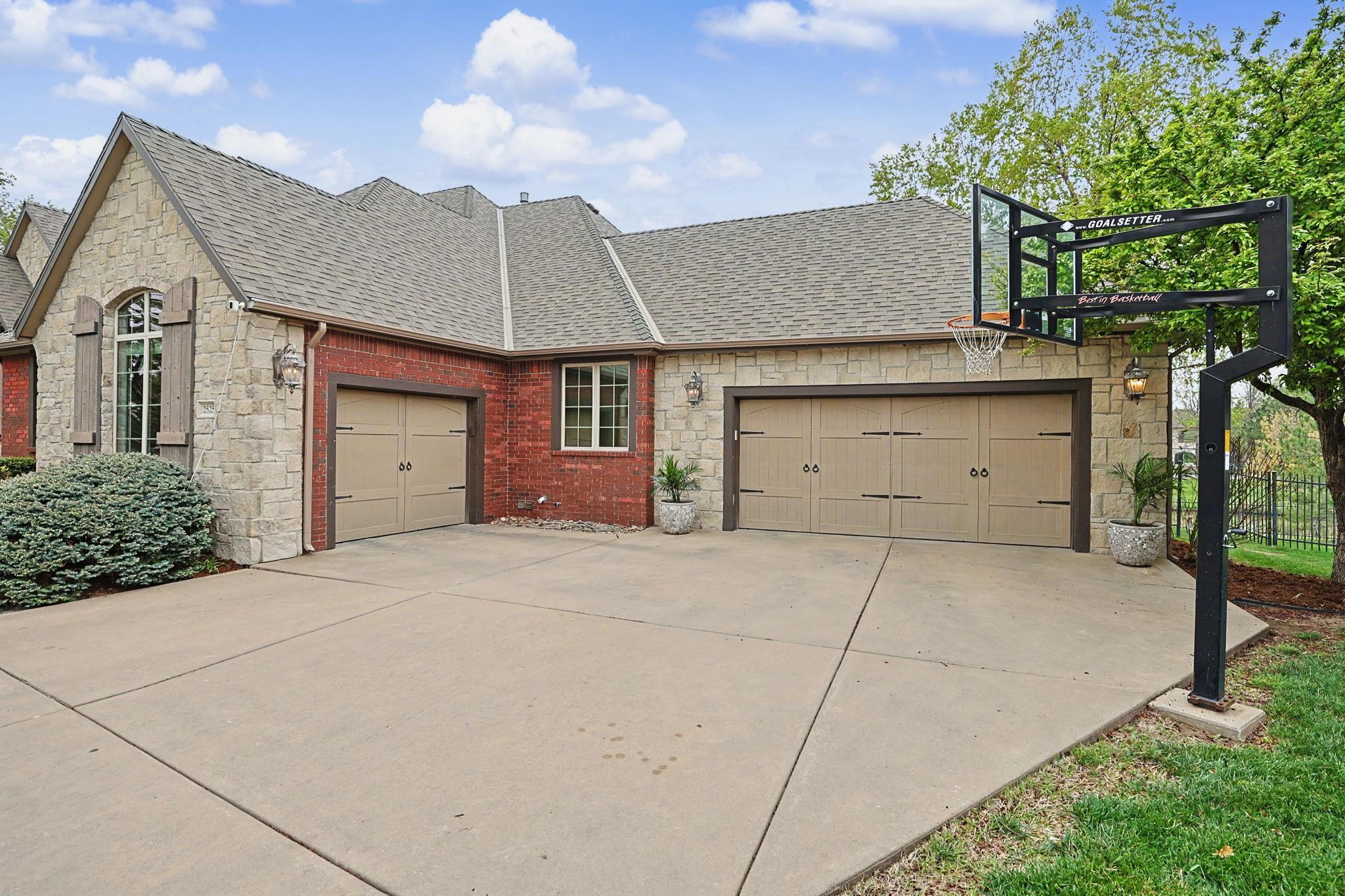 2525 N Loch Lomond Court Wichita KS 67228
