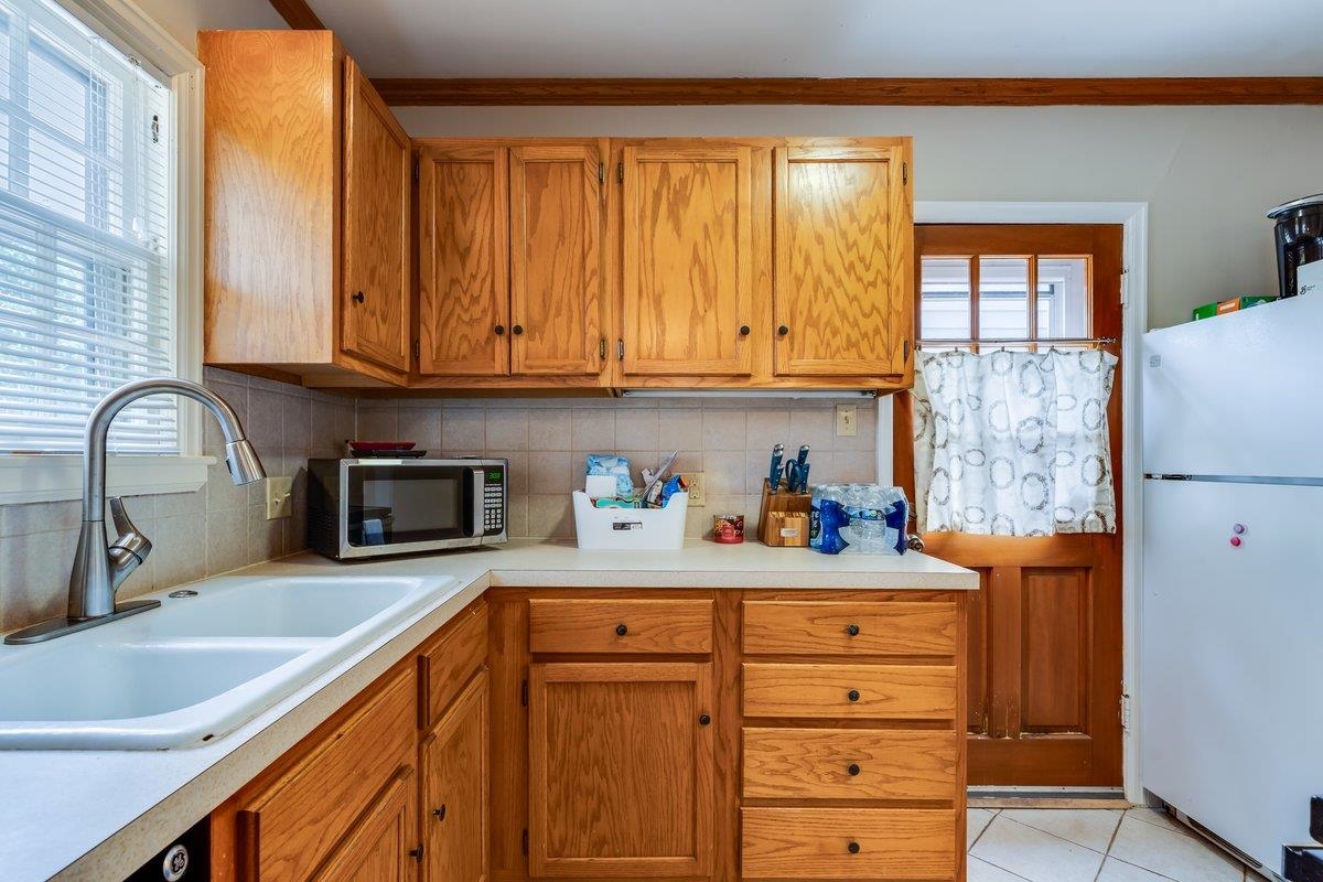 611 S Pershing Wichita KS 67218