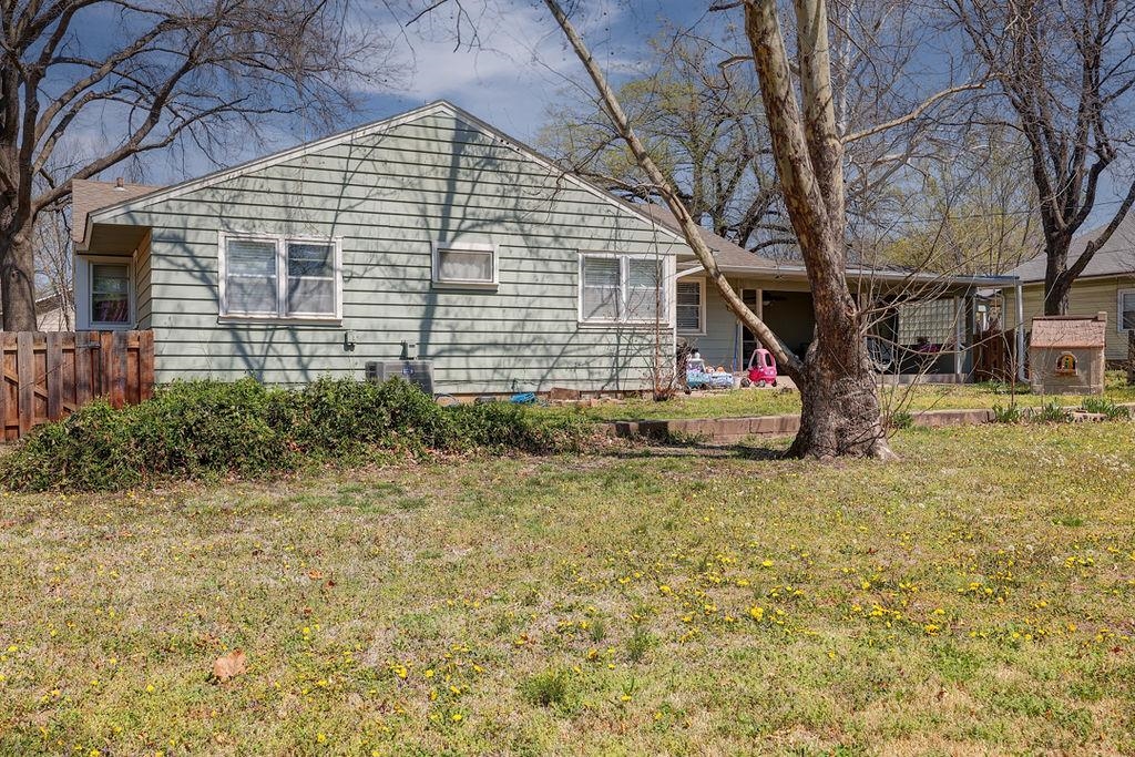 1421 E 12th Avenue Winfield KS 67156