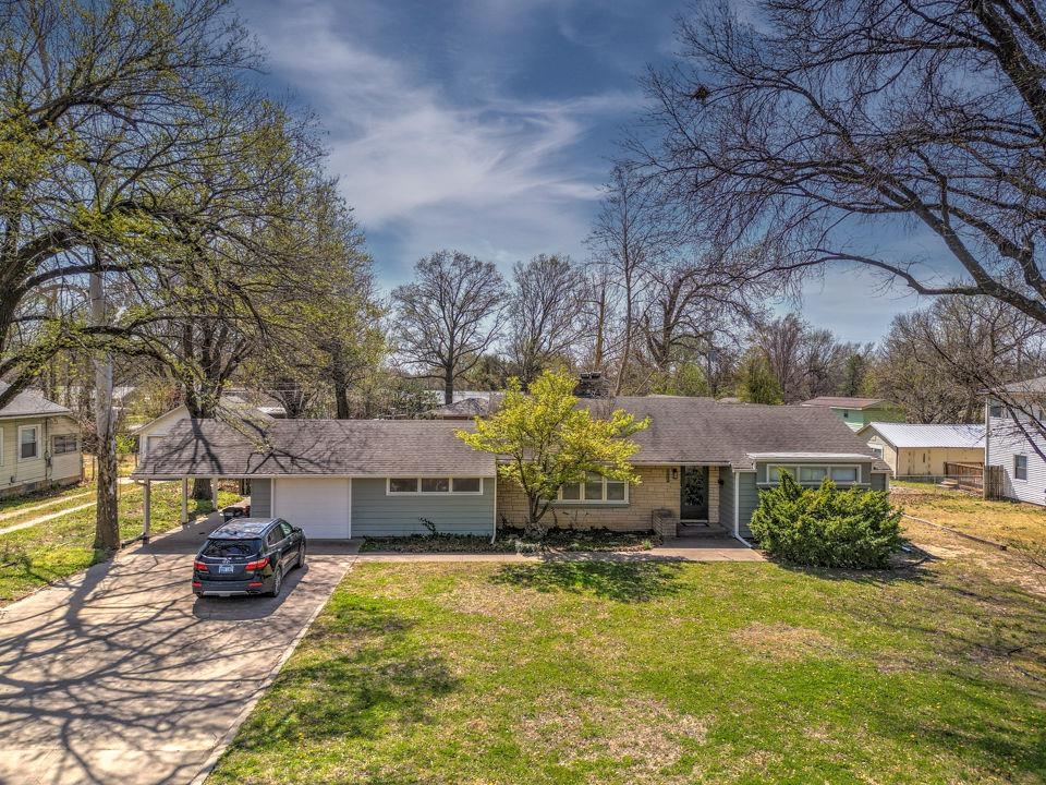1421 E 12th Avenue Winfield KS 67156