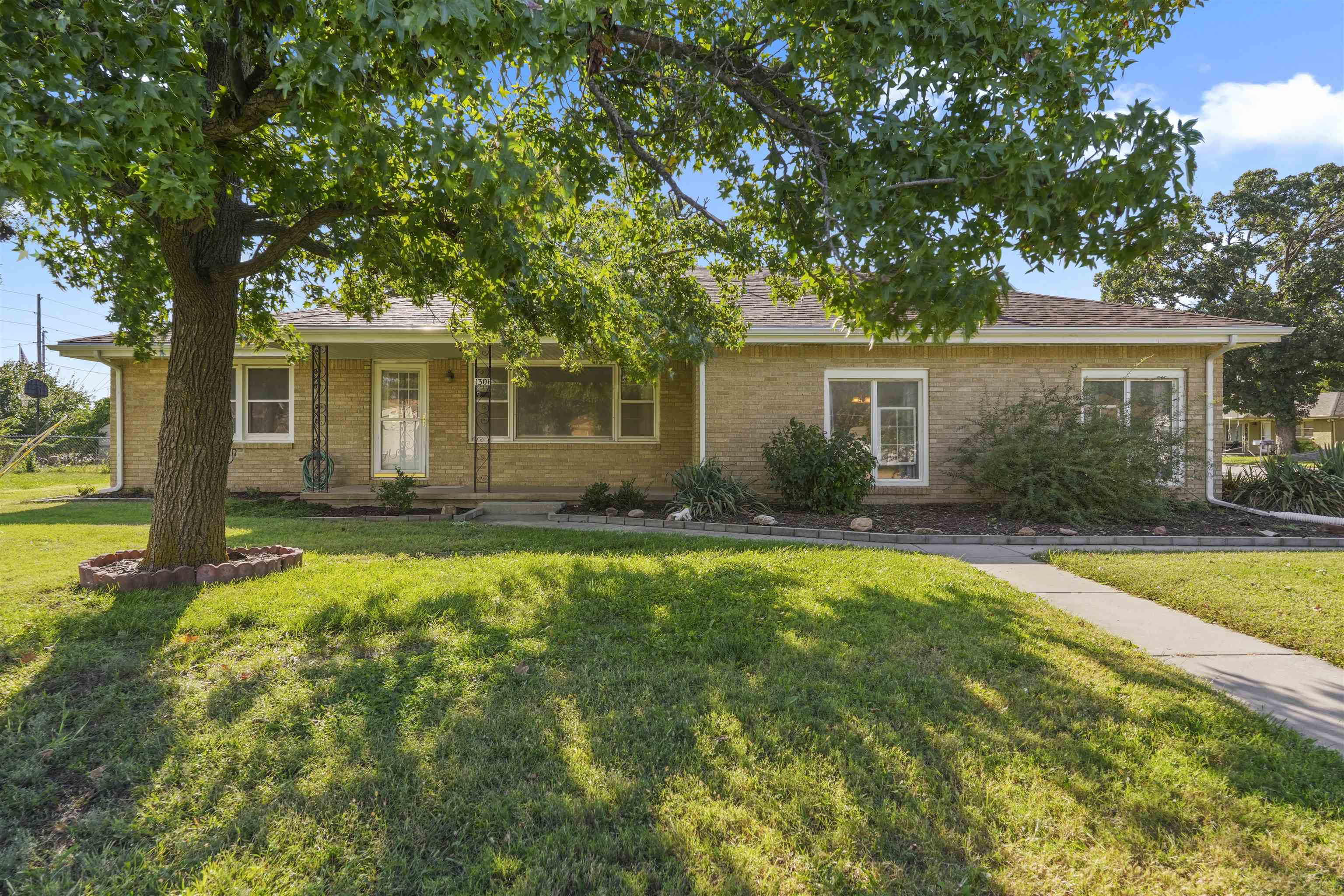 1301 Allison Street Newton KS 67114