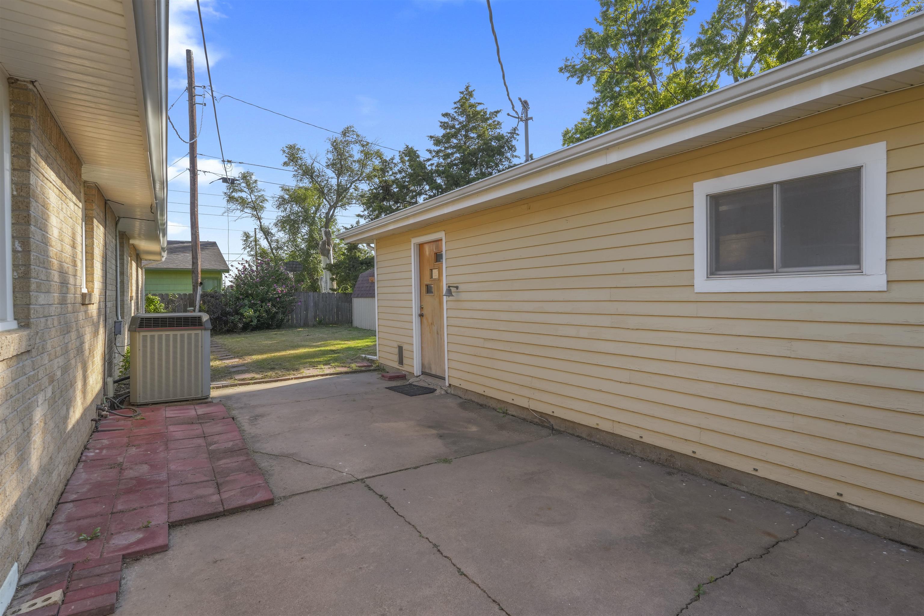 1301 Allison Street Newton KS 67114