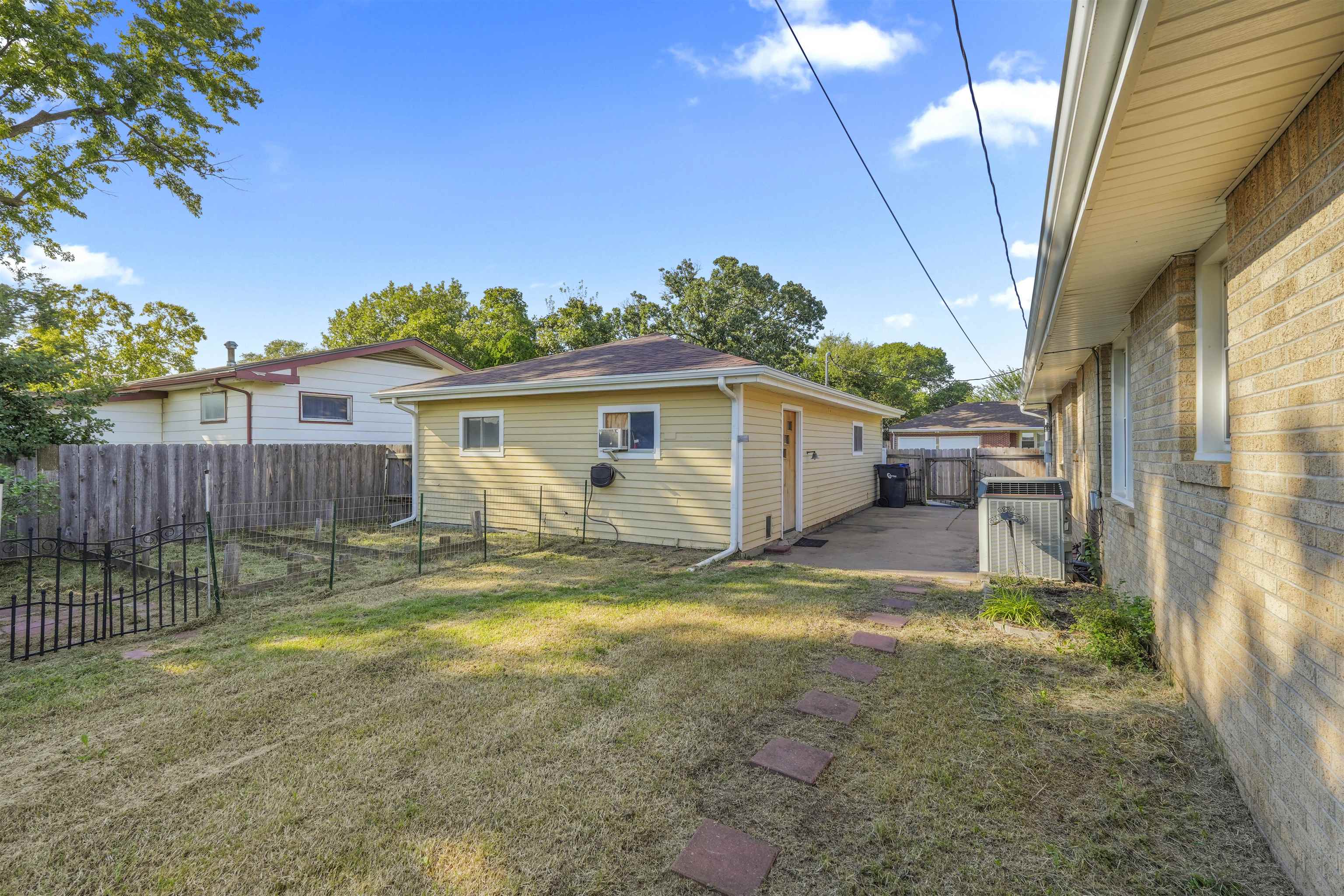 1301 Allison Street Newton KS 67114