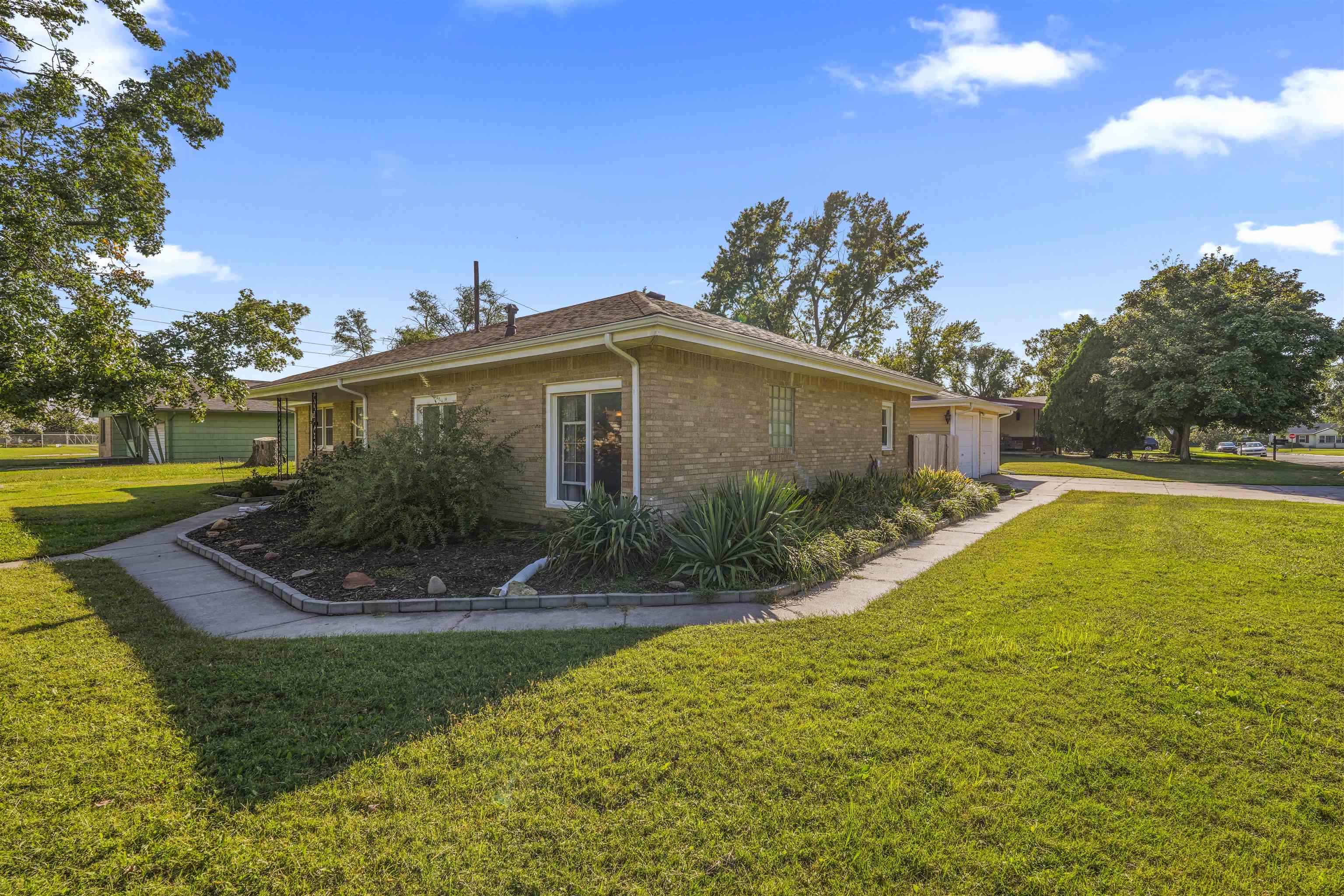 1301 Allison Street Newton KS 67114