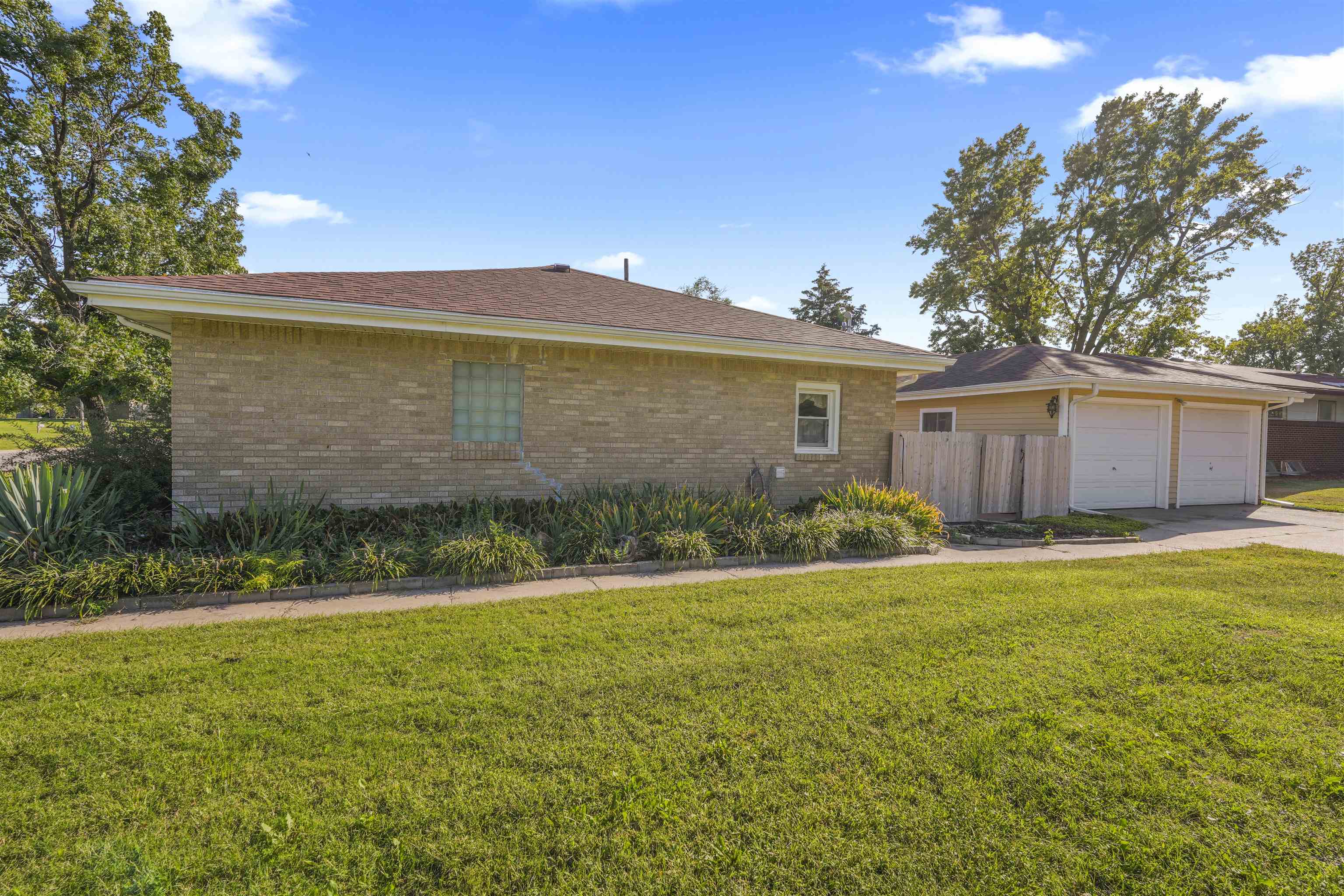 1301 Allison Street Newton KS 67114