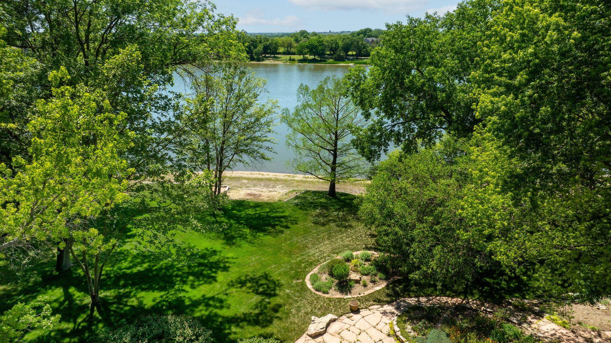 18 N Lakeview Drive Goddard KS 67052
