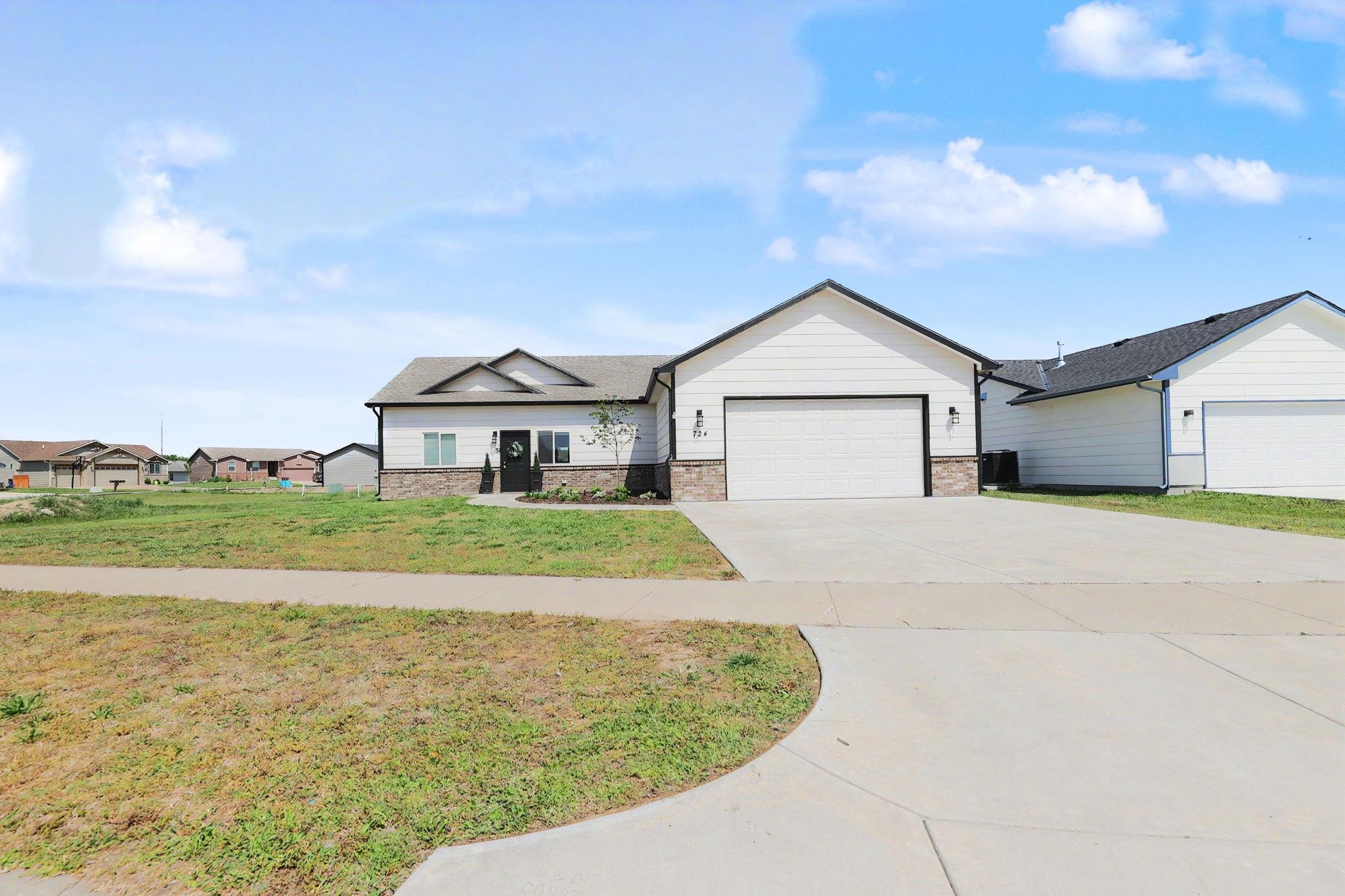 724 N Redbud Avenue Valley Center KS 67147